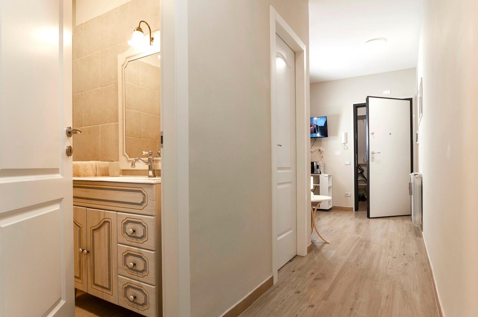 Elegant Comfy Three-rooms In Eur With Parking * Roma