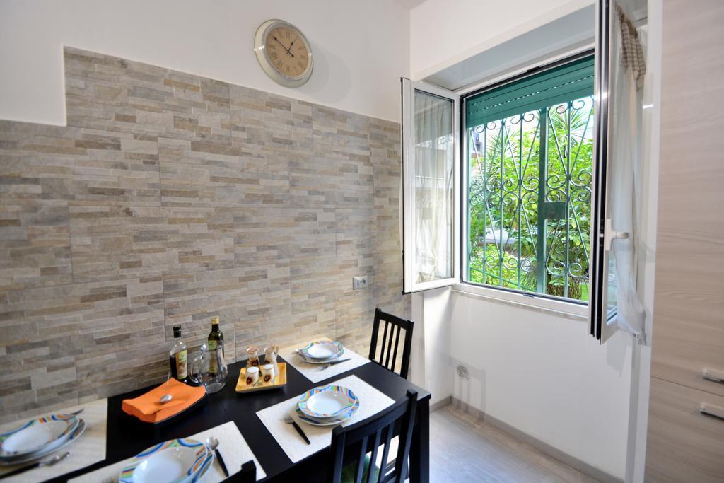 Whatshouse Pensión