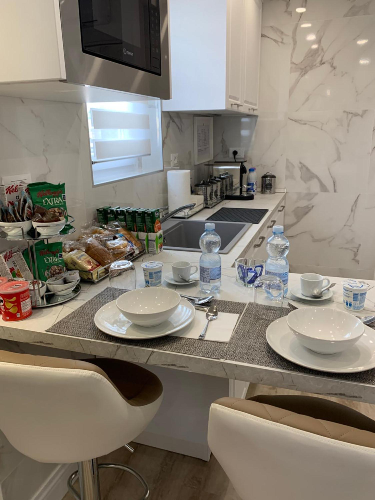 6 Al Apartment