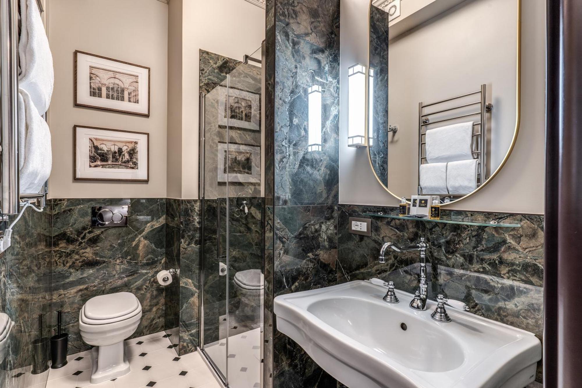 Antica Residenza Del Corso Affittacamere