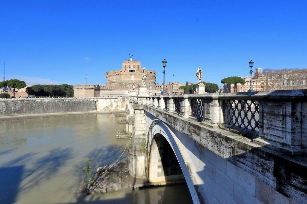 Angel's House * Roma