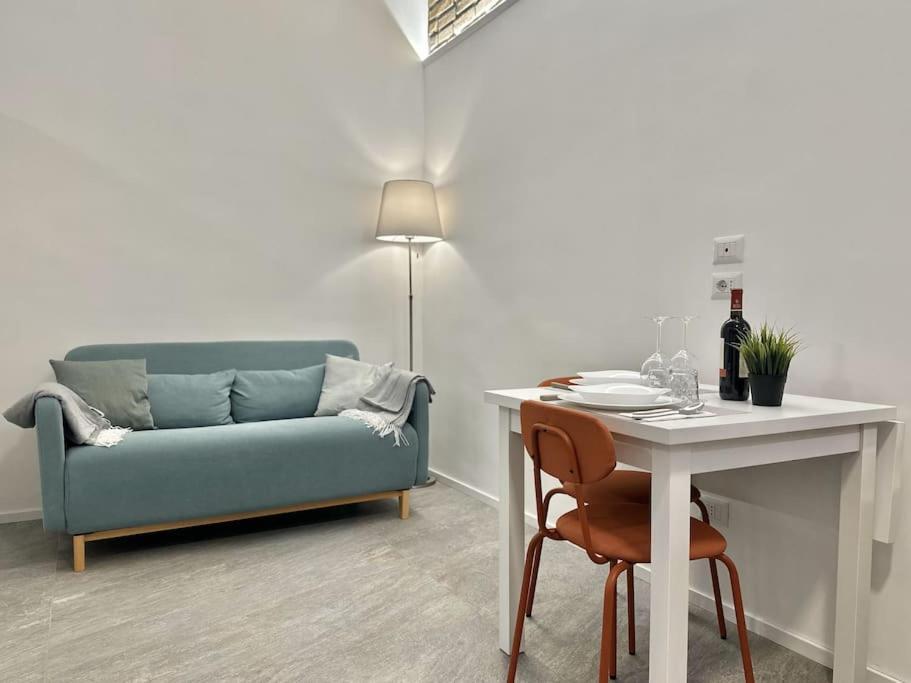 Monolatino Roma