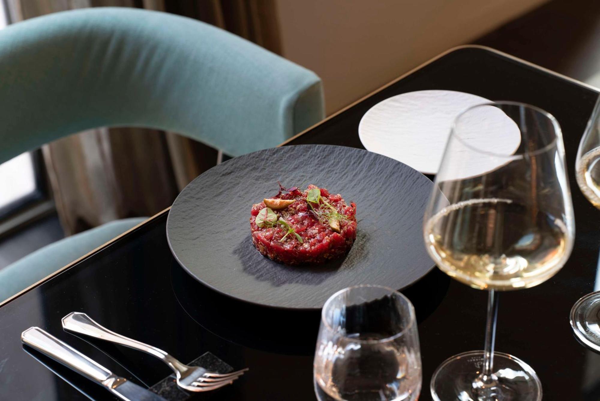 Radisson Collection Hotel, Antica