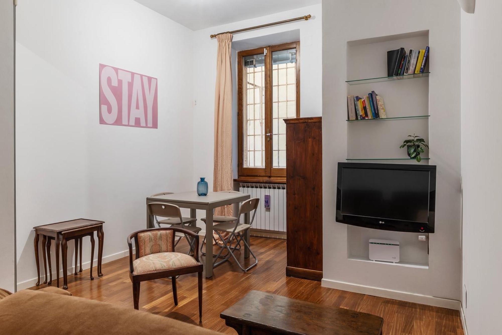 Apartamento A Stone's Throw From The Colosseum! Roma