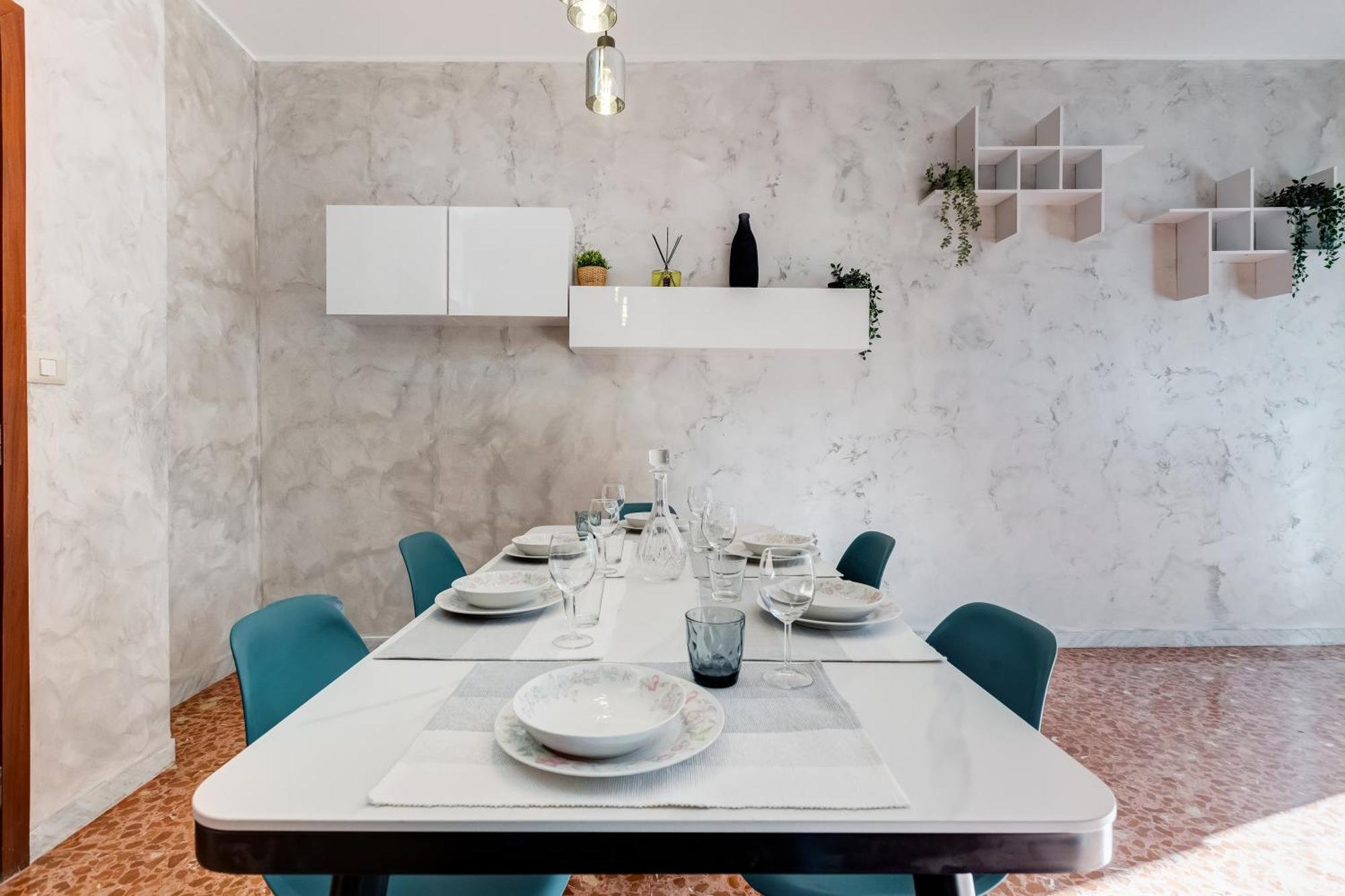 Large With Swimming Pool And Tennis Court Near The Station * Roma