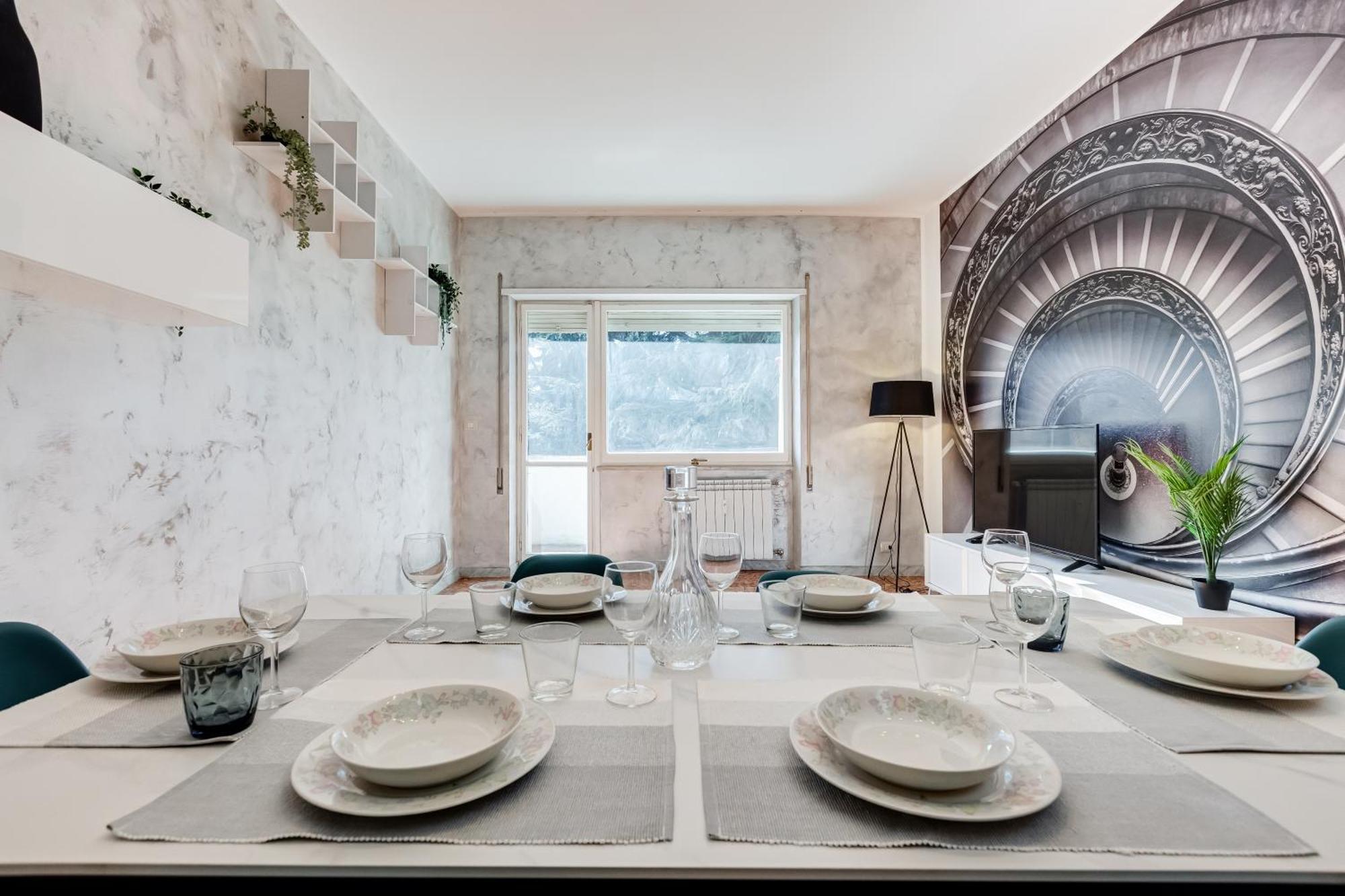 Large With Swimming Pool And Tennis Court Near The Station Roma