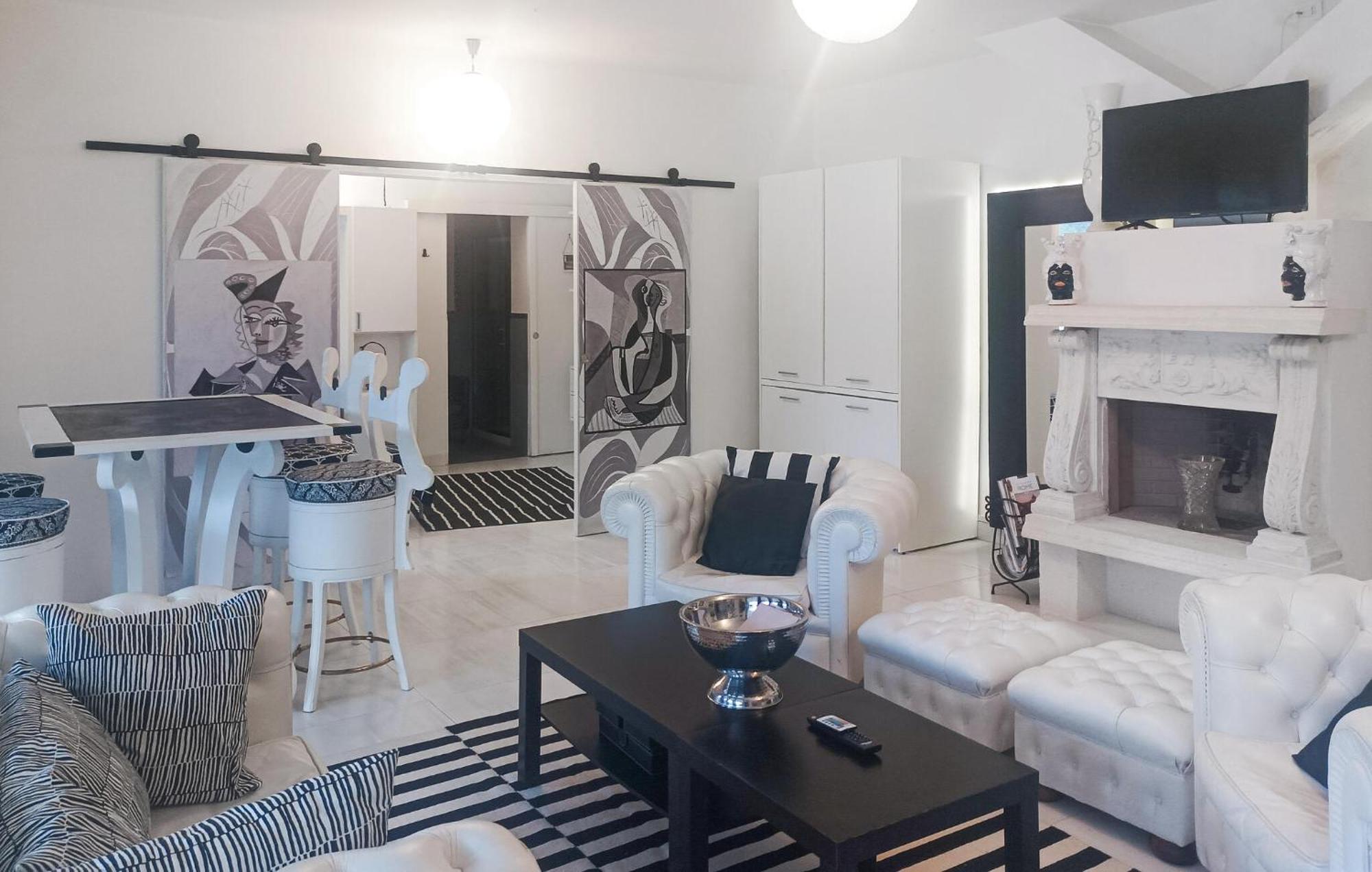 2 Bedroom Stunning In Roma