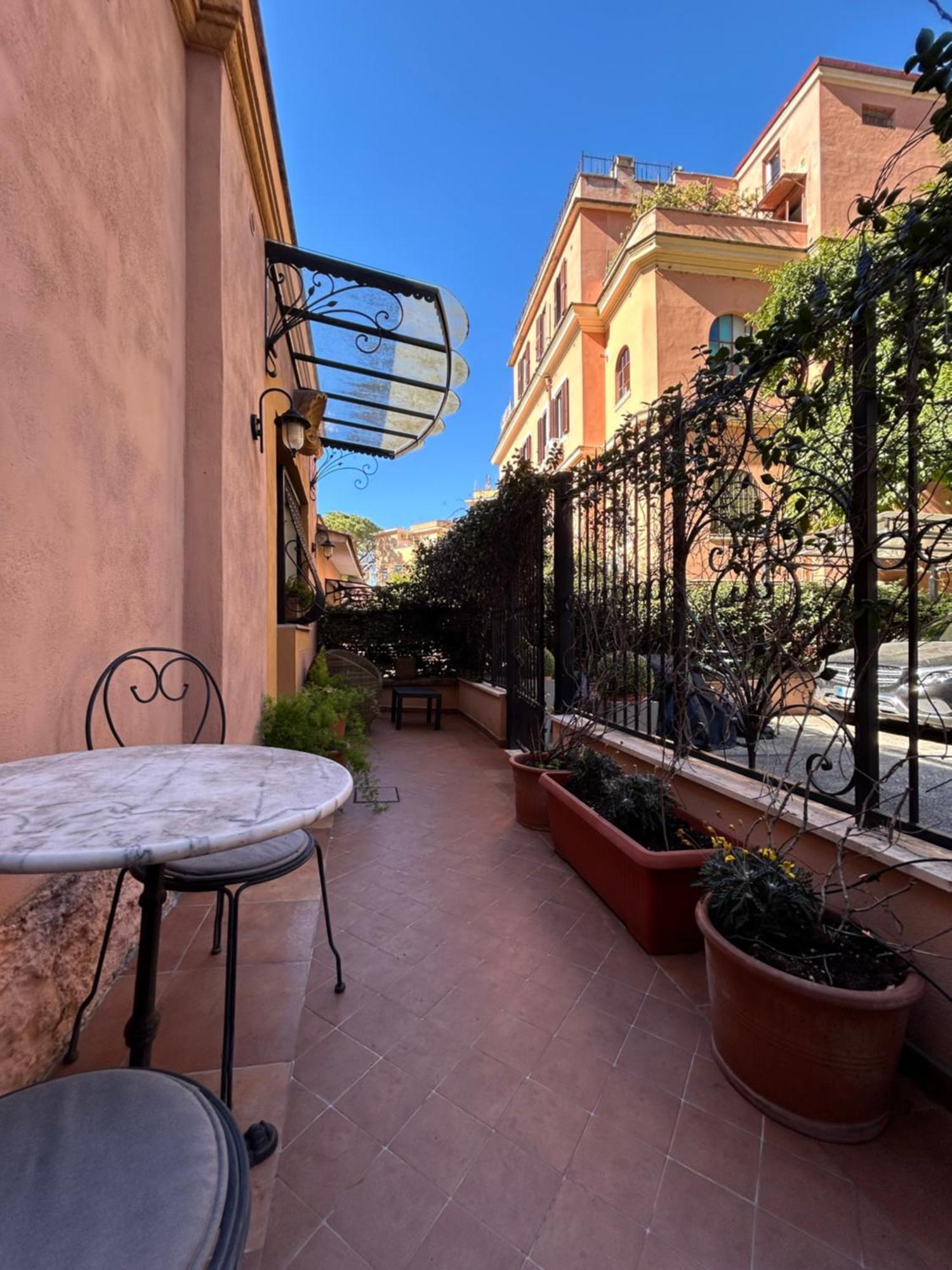 Lux Piramide Roma
