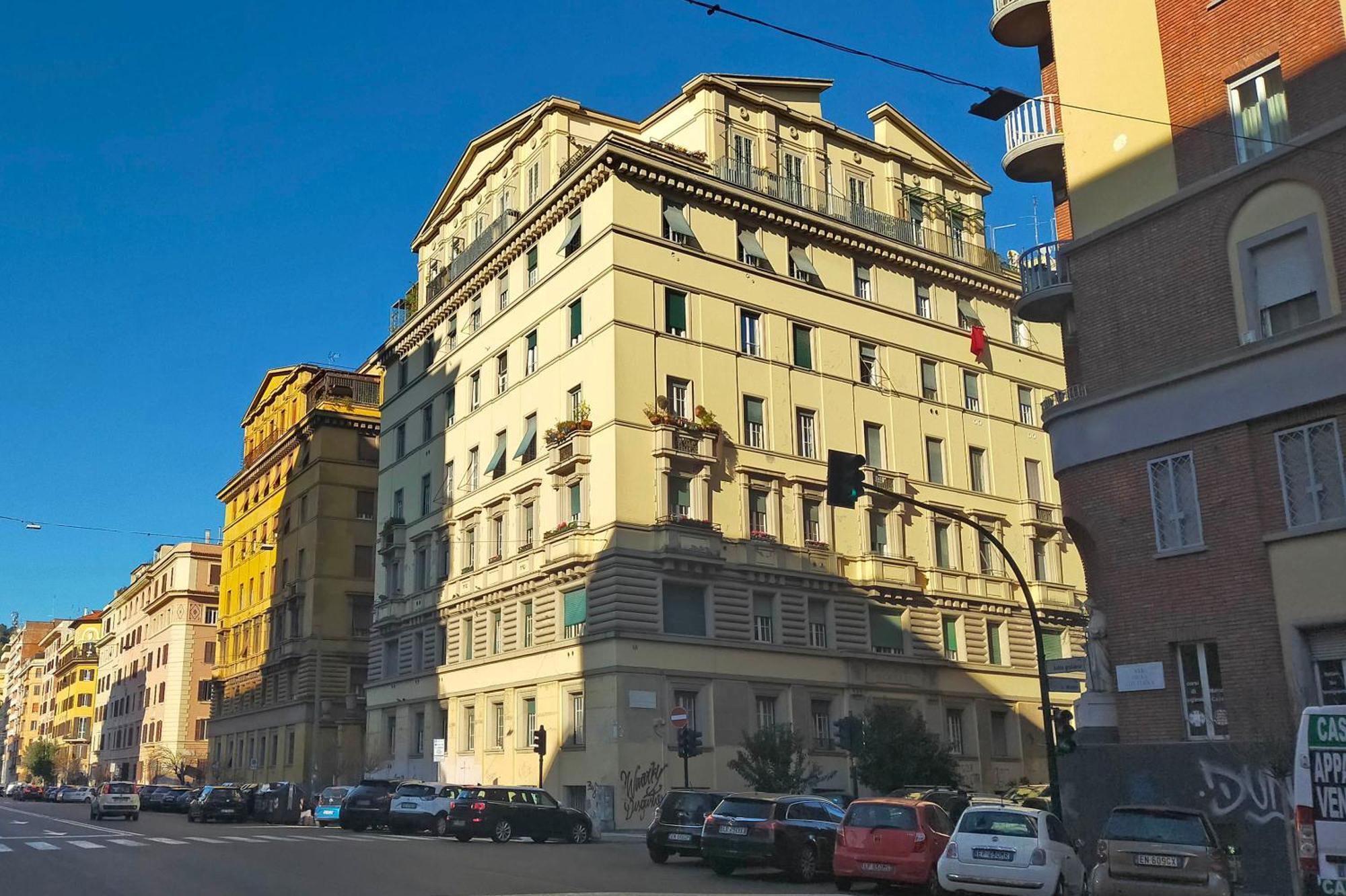 Casa Giuliana -3br 2bath Flat, 116 M2 On One Level, 2nd Floor With Lift, High Comfort, Quite, Chic, Doorman, 600 Meters From Vatican Museums And Ottaviano Metro, Plenty Of District Facilities, Welcome Drinks & Local Guide, 24 Hour 4 Language Su * Roma