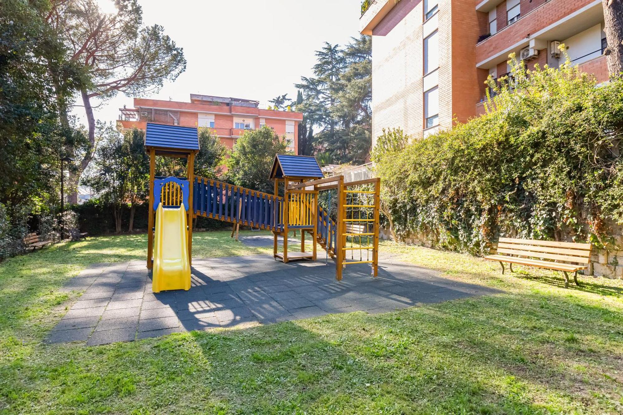 Large With Swimming Pool And Tennis Court Near The Station *