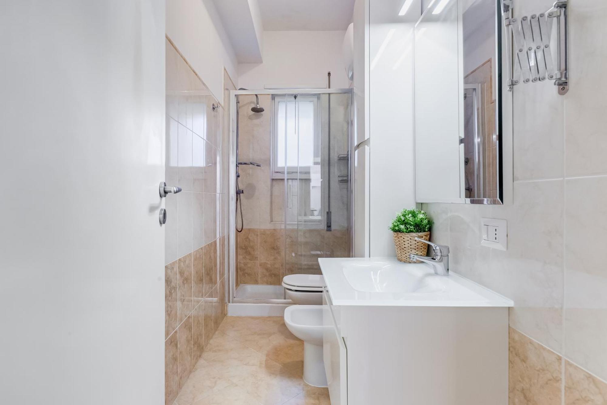 Apartamento Large With Swimming Pool And Tennis Court Near The Station Roma