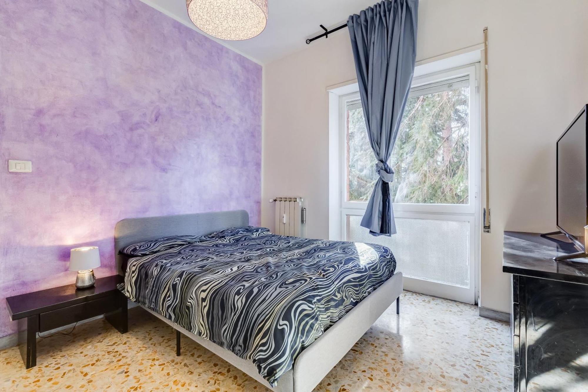 Large With Swimming Pool And Tennis Court Near The Station Roma