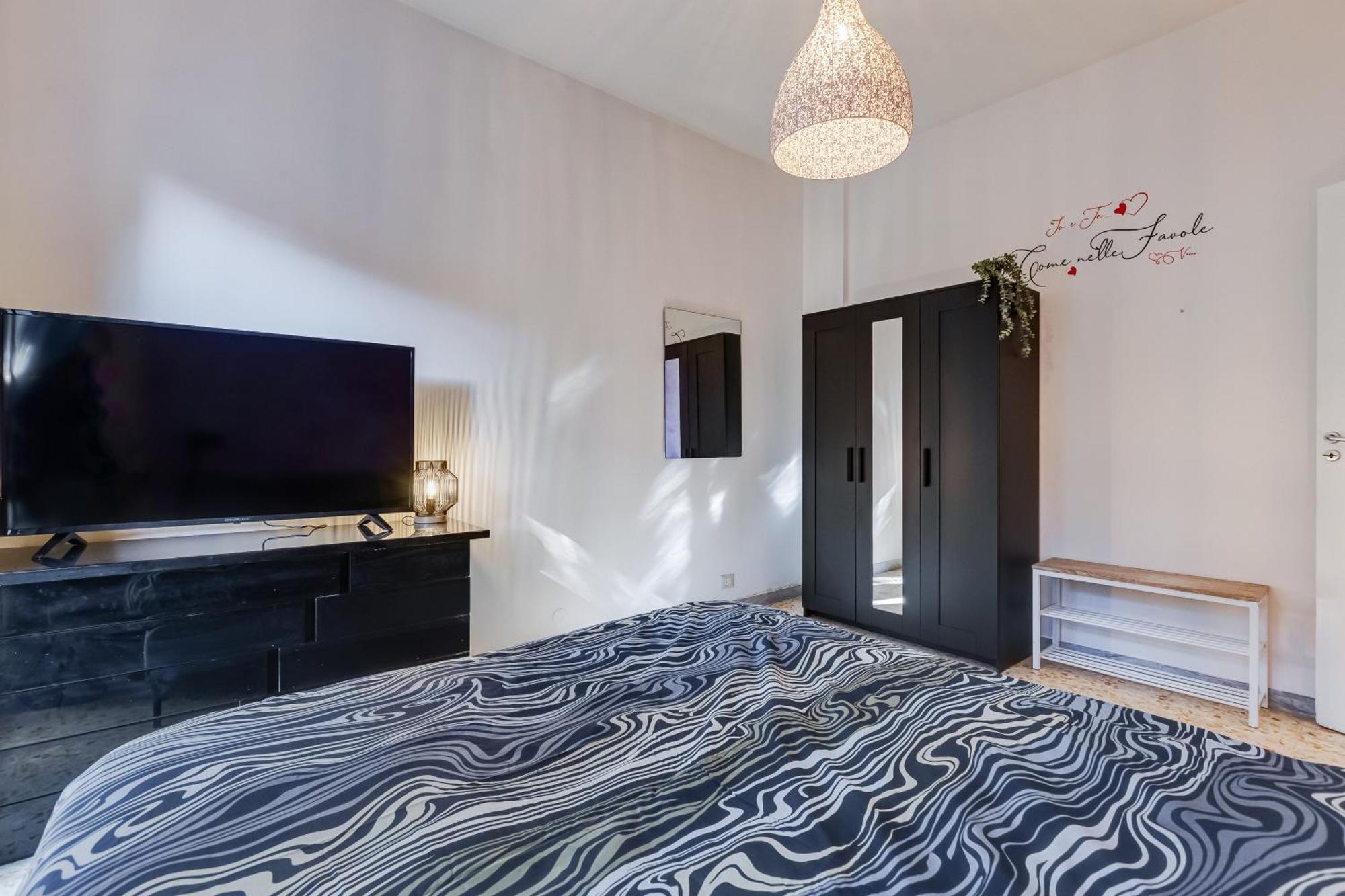 Apartamento Large With Swimming Pool And Tennis Court Near The Station Roma