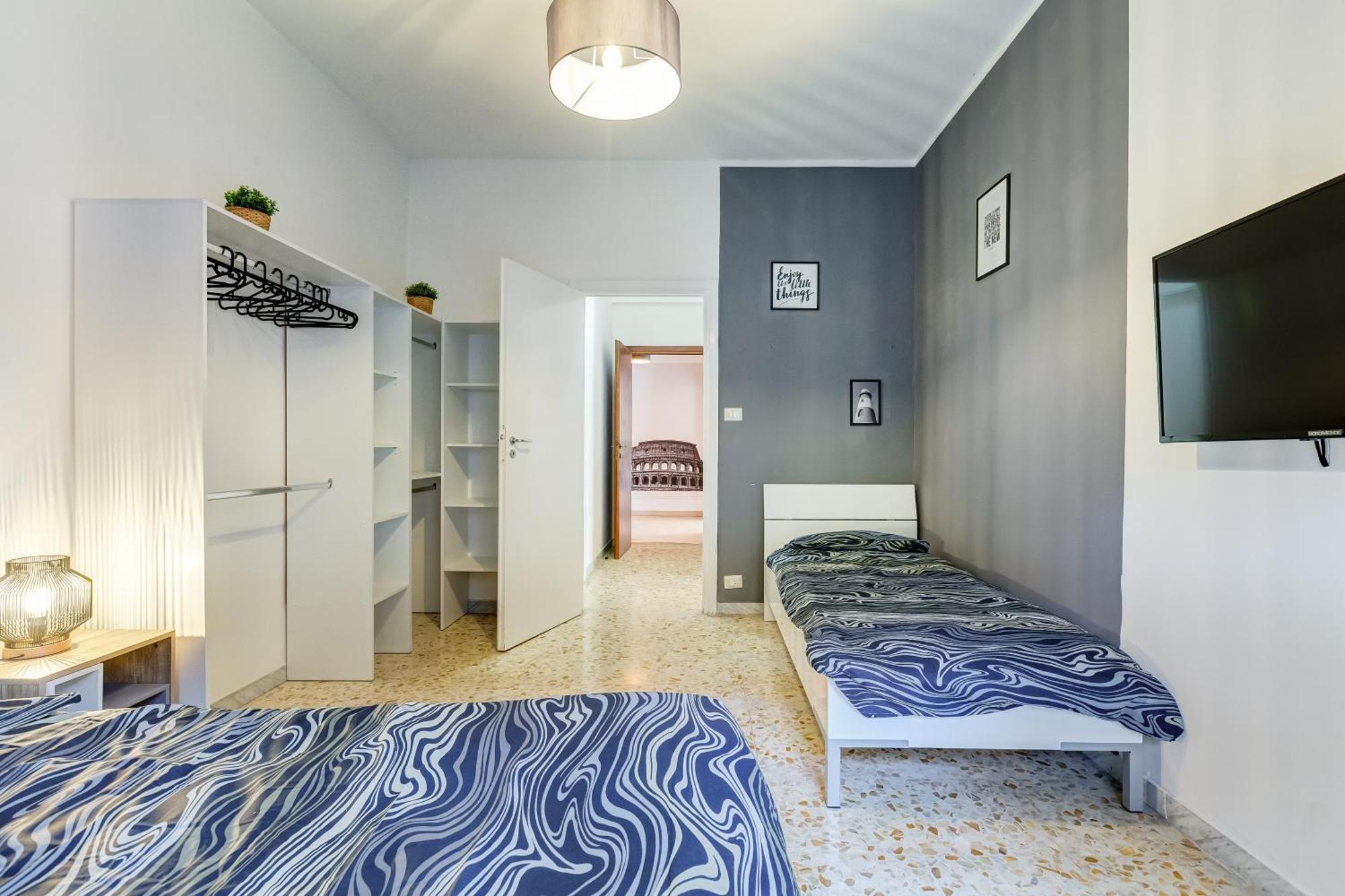 Large With Swimming Pool And Tennis Court Near The Station Apartamento