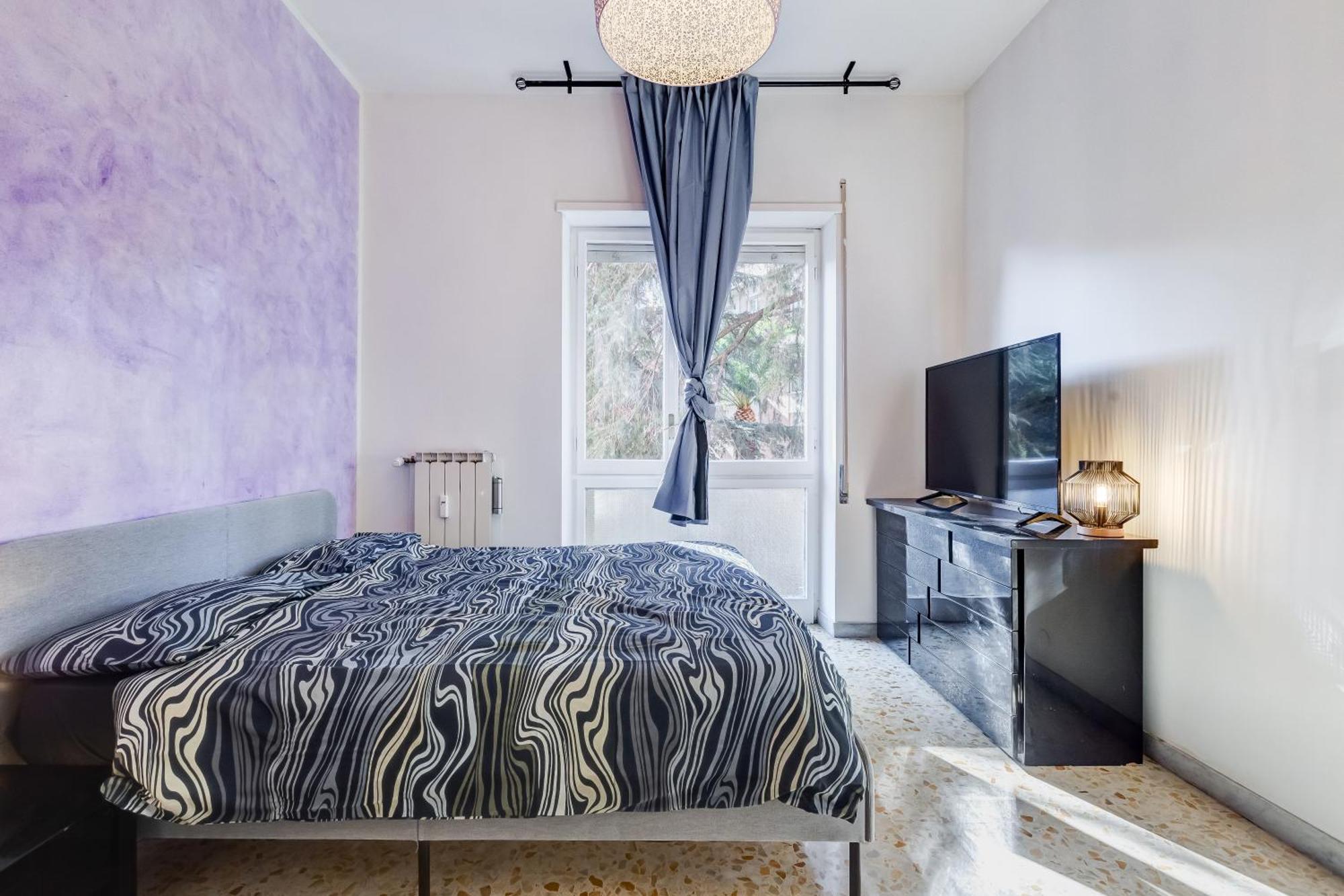 Large With Swimming Pool And Tennis Court Near The Station Apartamento Roma