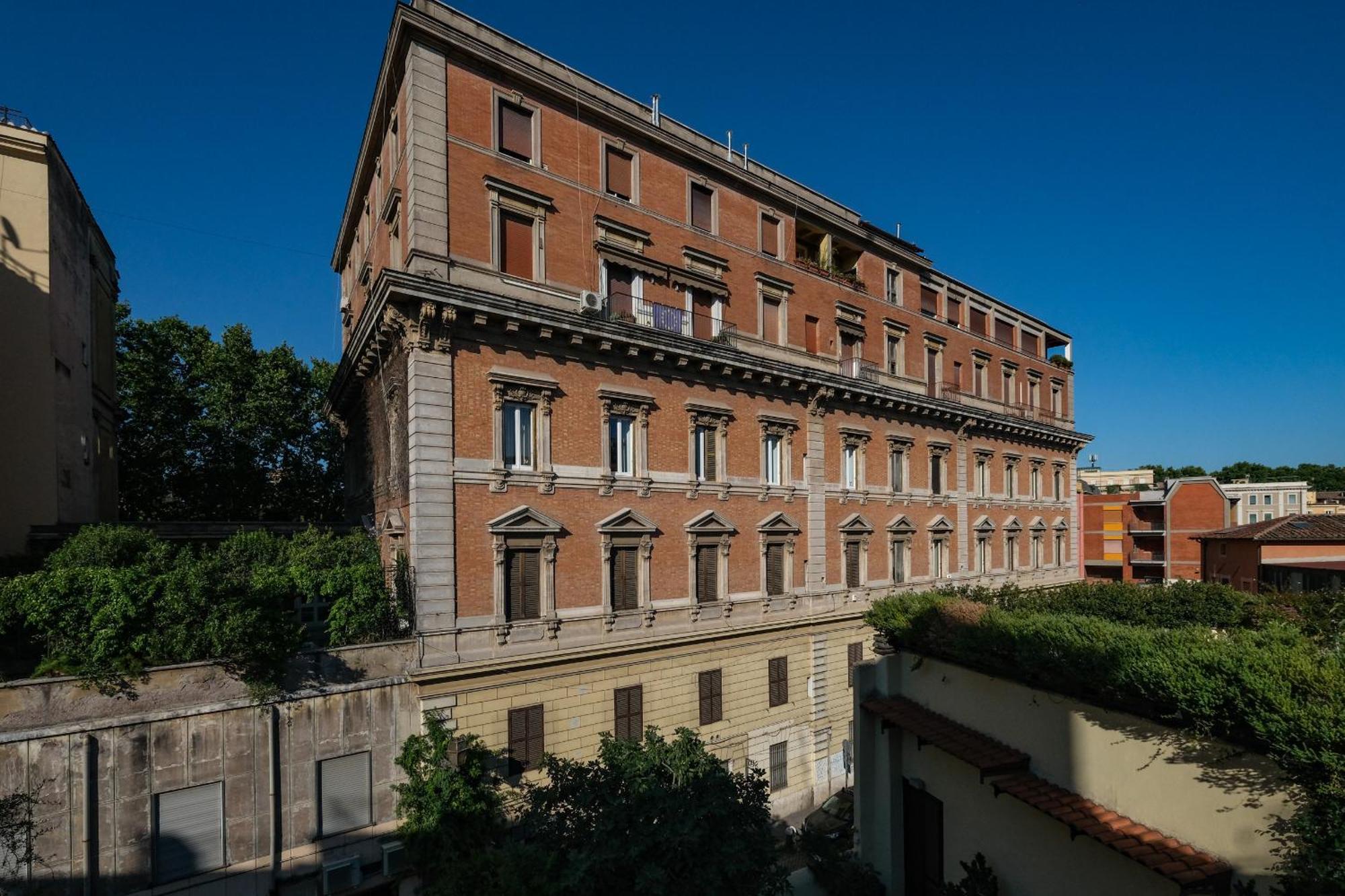 Trastevere Characteristic * Roma