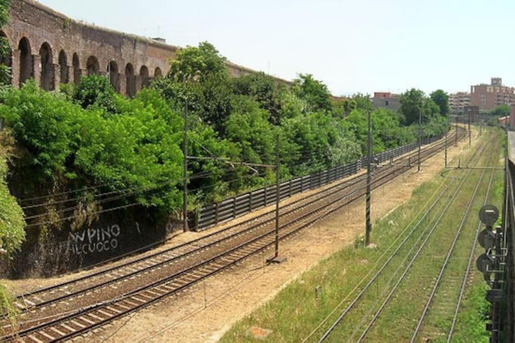 Two-room Apt. Under The Aqueduct's Arch In Pigneto * Rom
