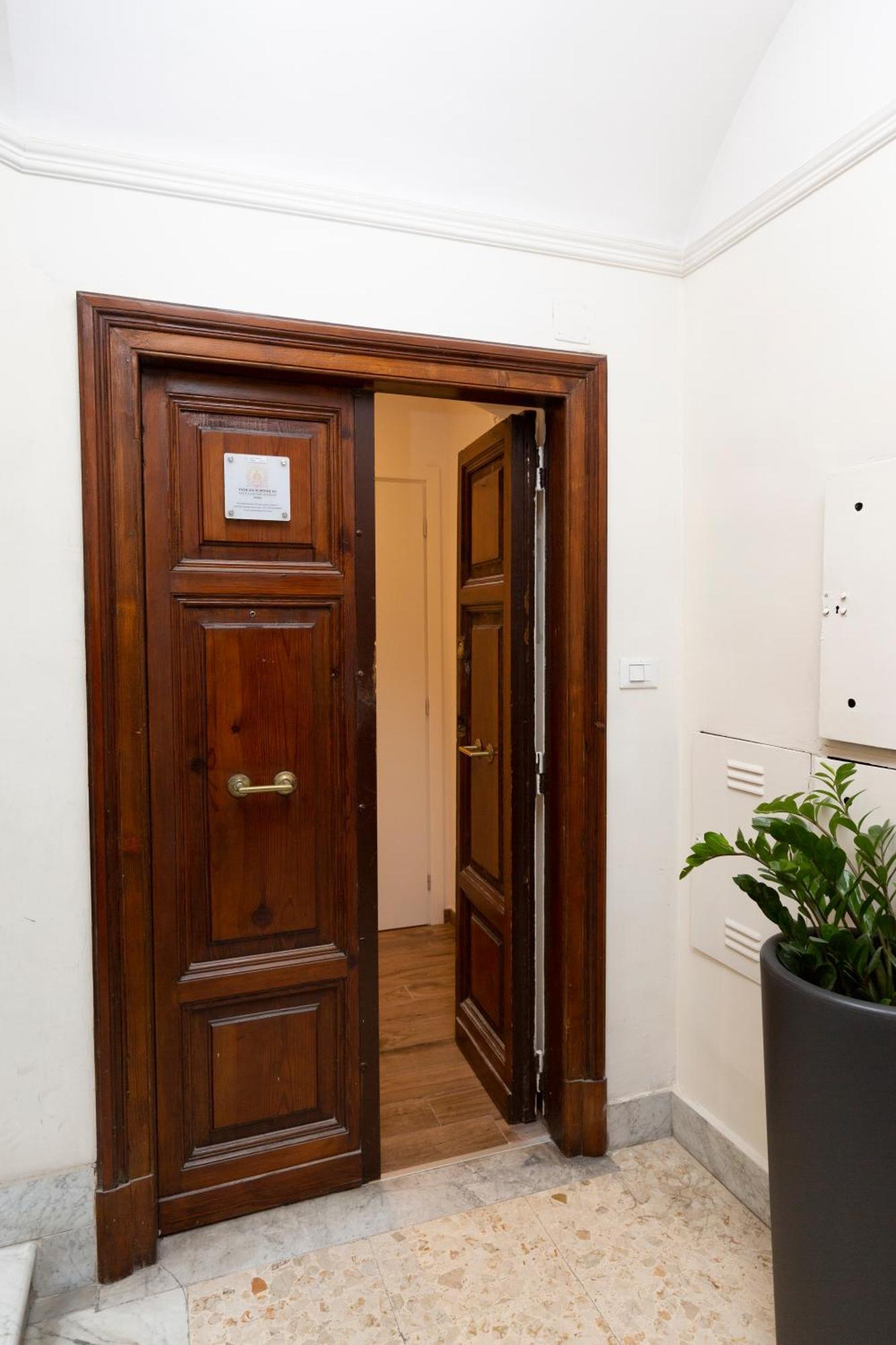 Vatican Scipioni 113 Roma