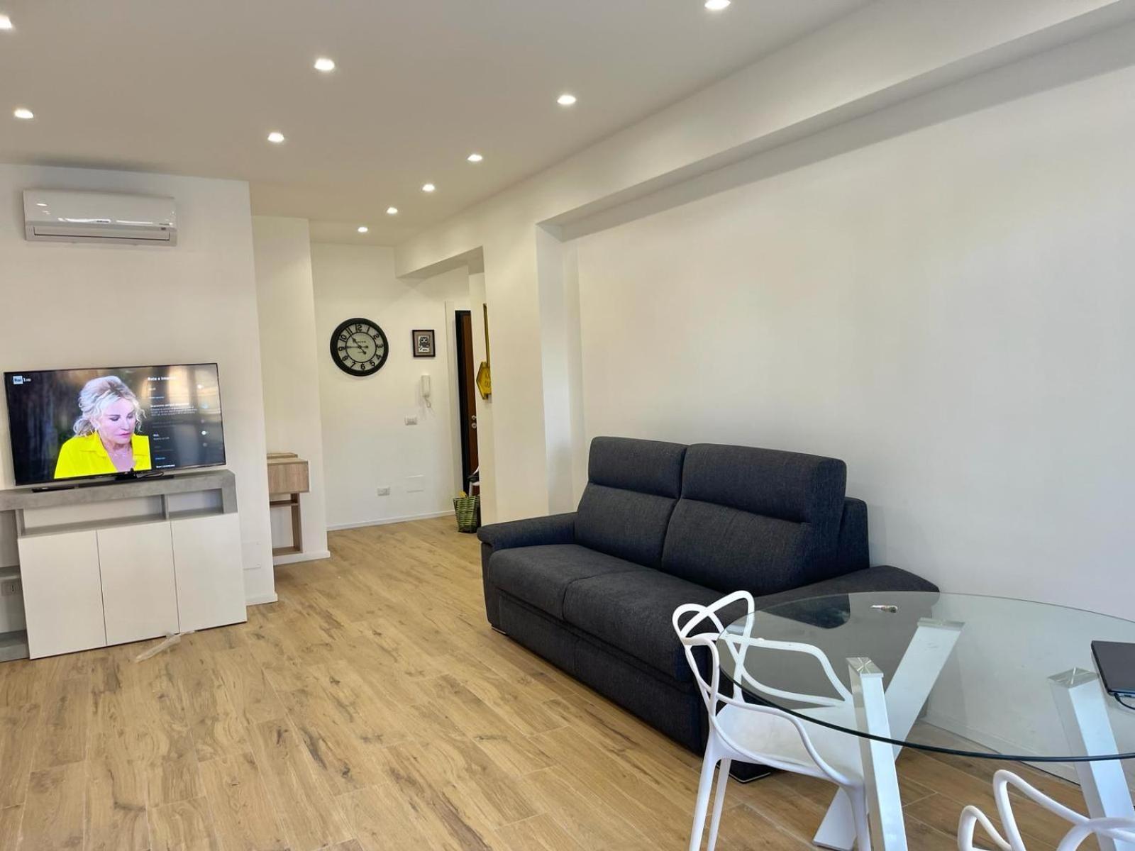 Pm 34 Viale Imperatore Guest House - 50 Mt From Metro San Paolo Apartment