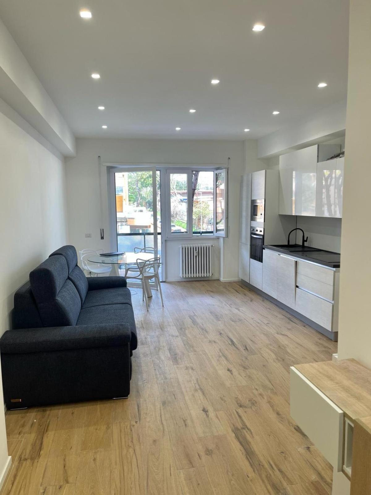 Apartment Pm 34 Viale Imperatore Guest House - 50 Mt From Metro San Paolo Rom