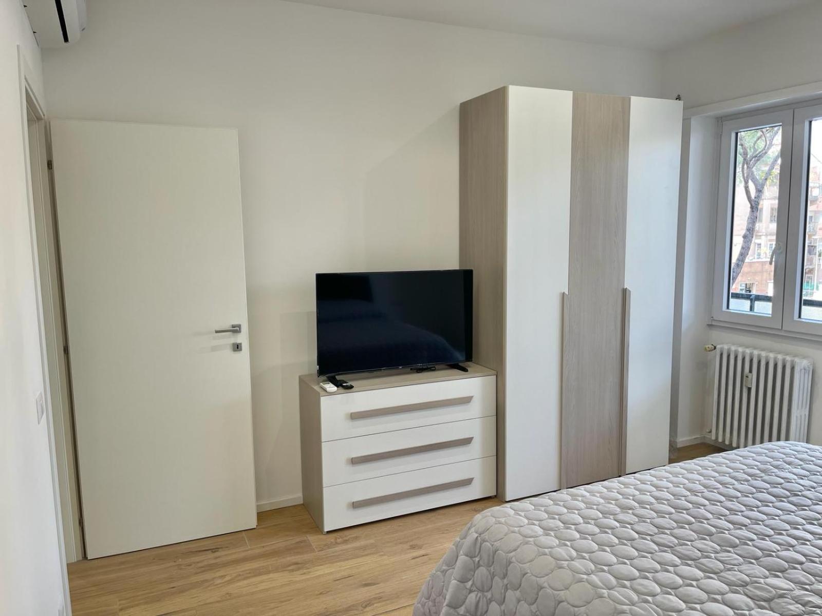 Apartment Pm 34 Viale Imperatore Guest House - 50 Mt From Metro San Paolo Rom