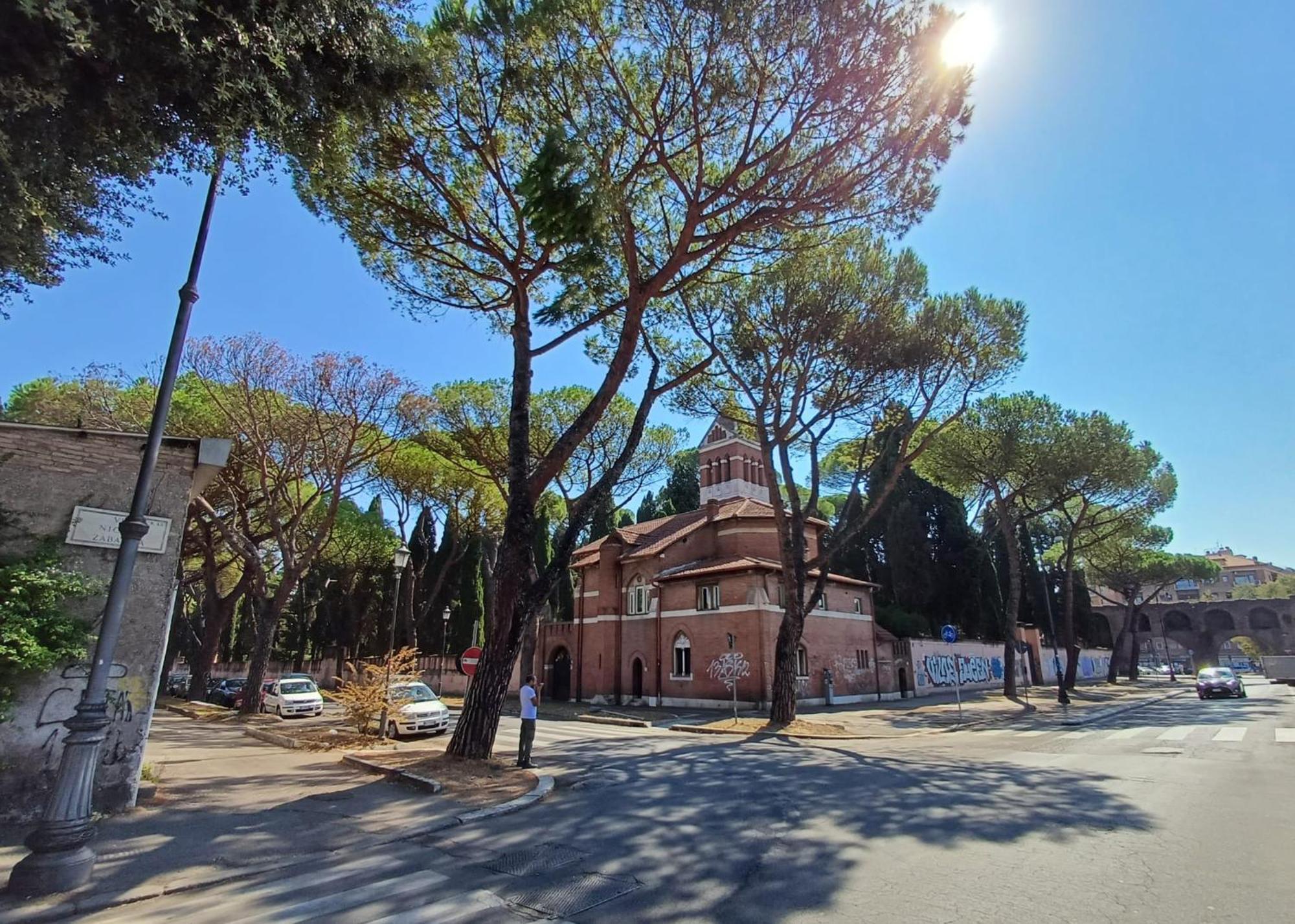 The Golden Pyramid * Rome