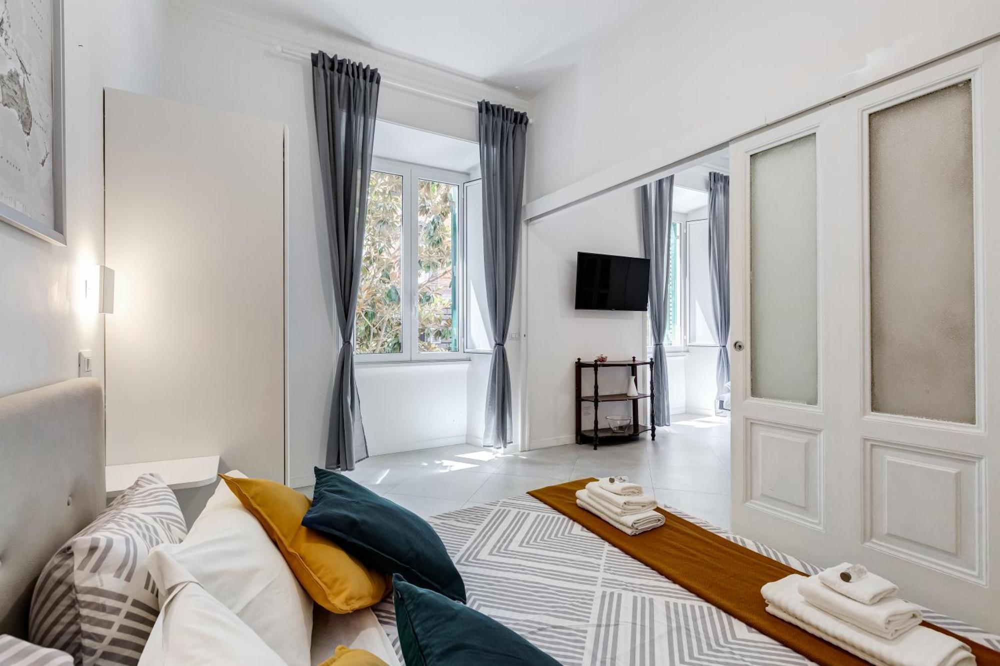 Bdc Alpha & Omega In Monti District With 2bath Roma