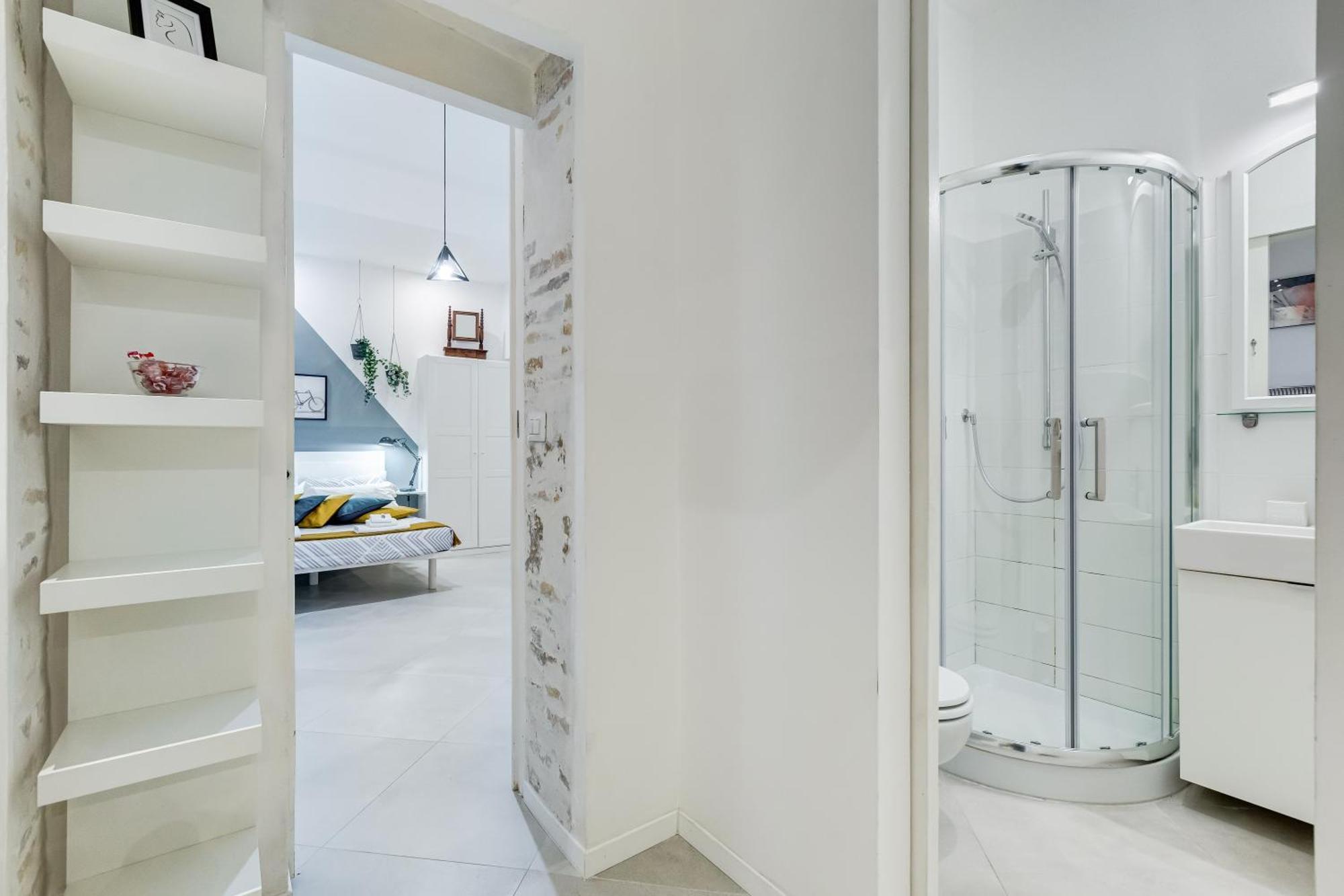 Bdc Alpha & Omega In Monti District With 2bath *