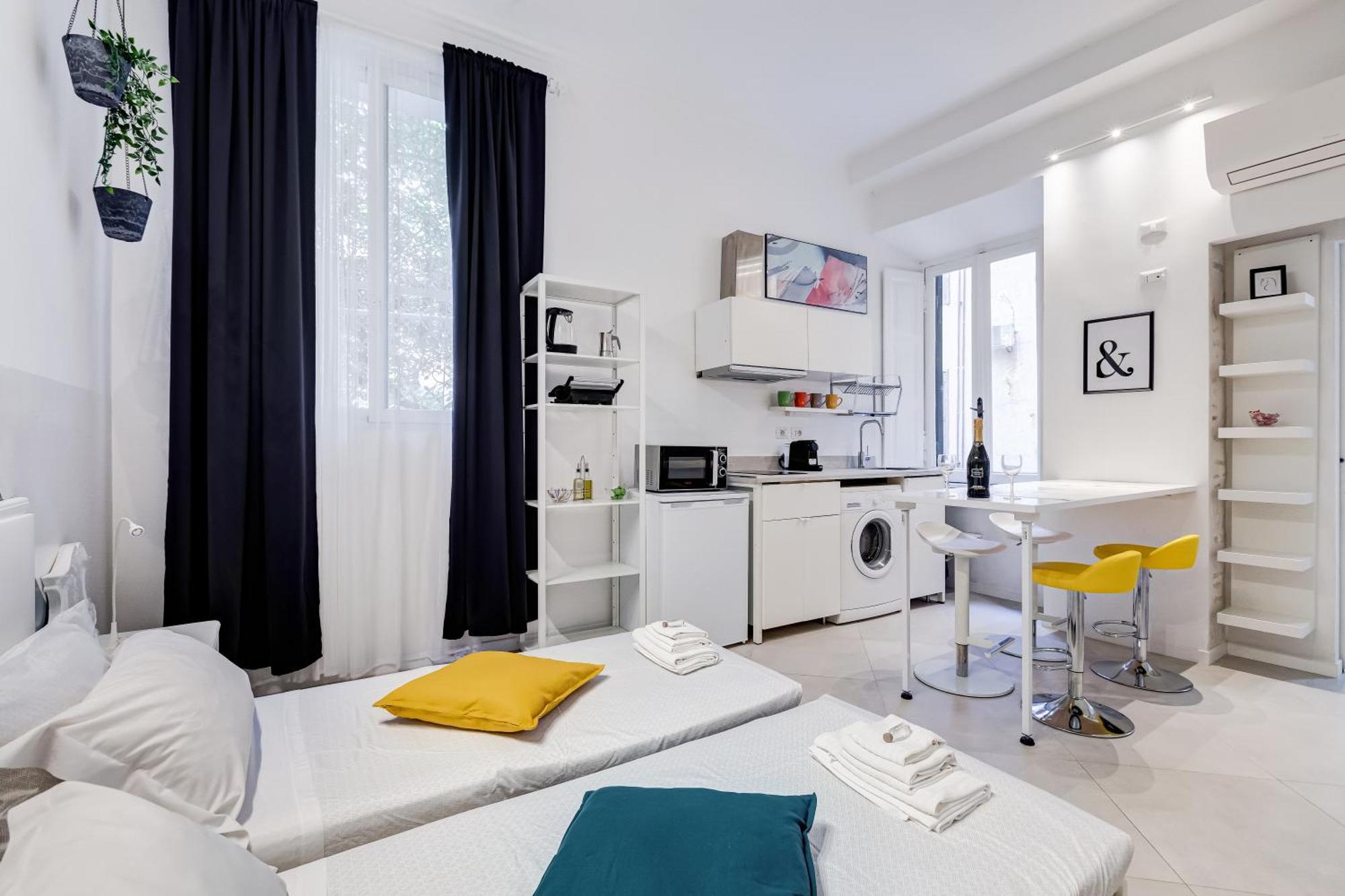 Bdc Alpha & Omega In Monti District With 2bath Roma