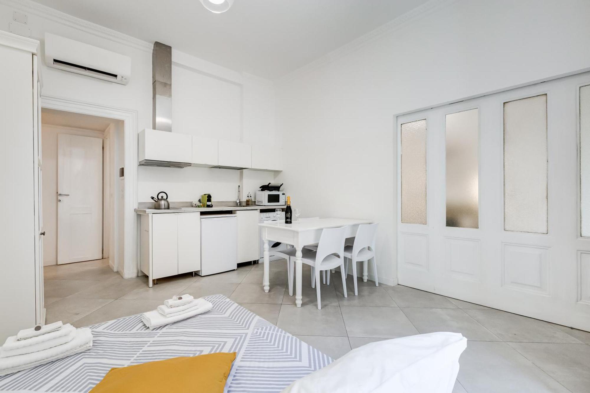 Bdc Alpha & Omega In Monti District With 2bath Apartamento