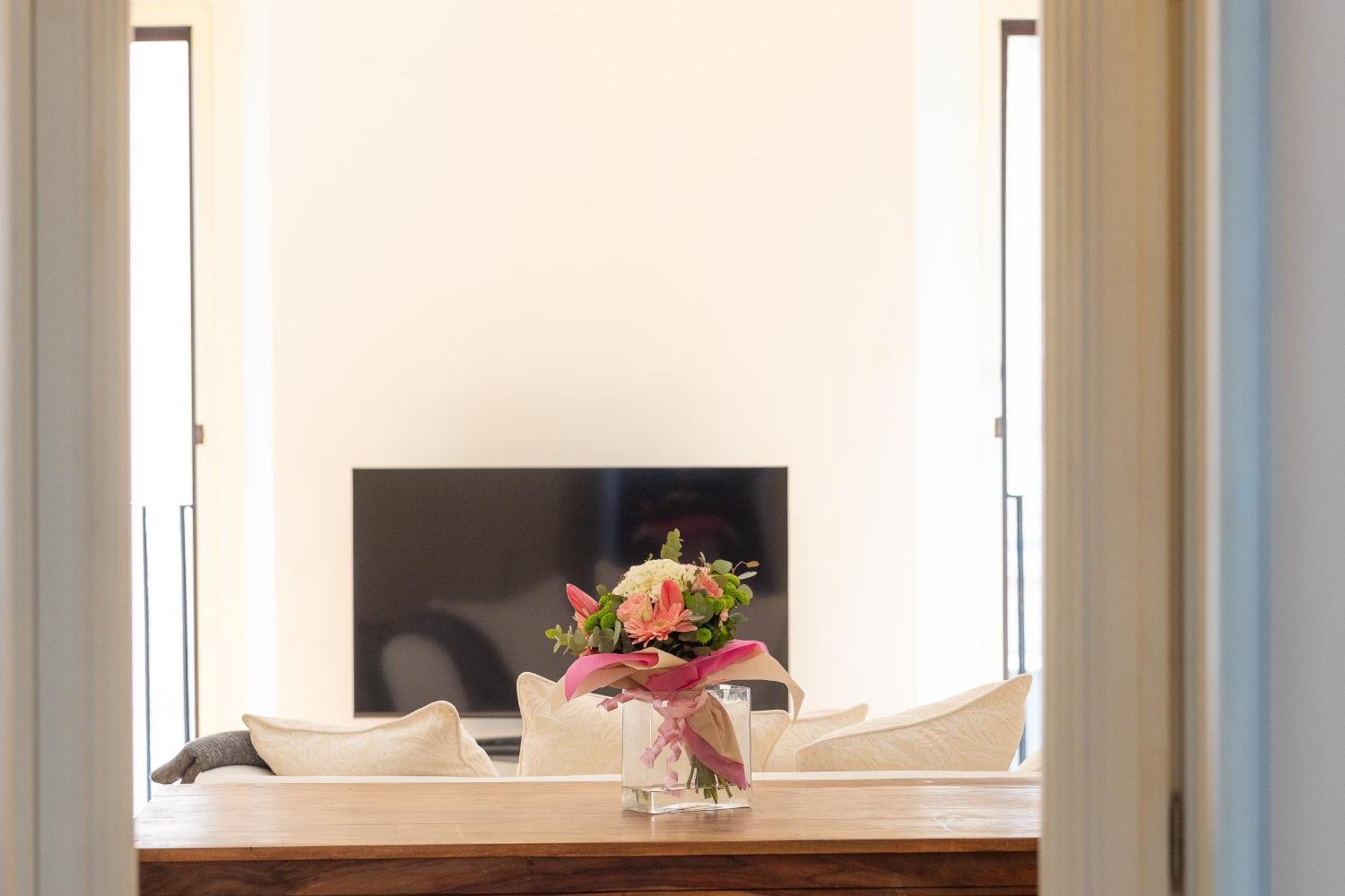 Amazing Elegant Jewish Ghetto Apartment