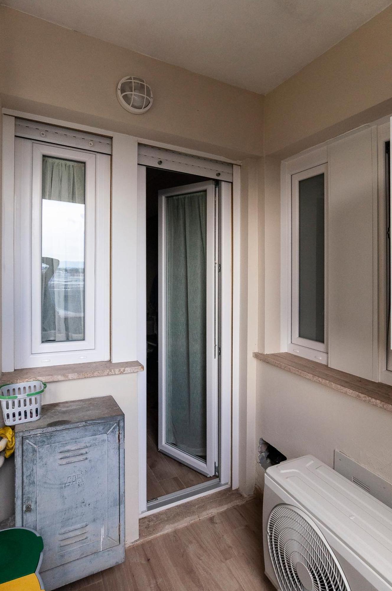 Elegant Comfy Three-rooms In Eur With Parking Roma
