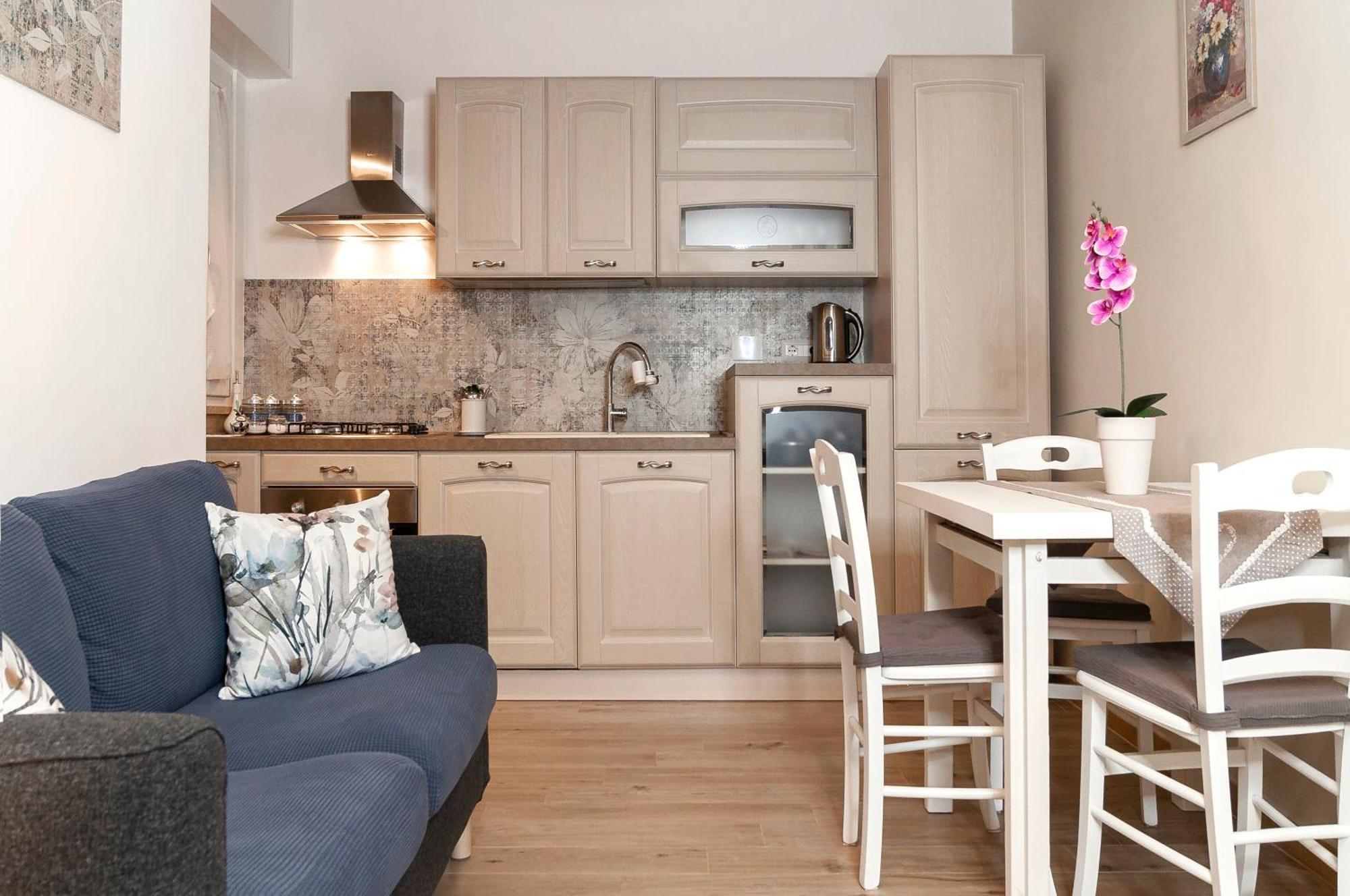 Elegant Comfy Three-rooms In Eur With Parking Apartamento