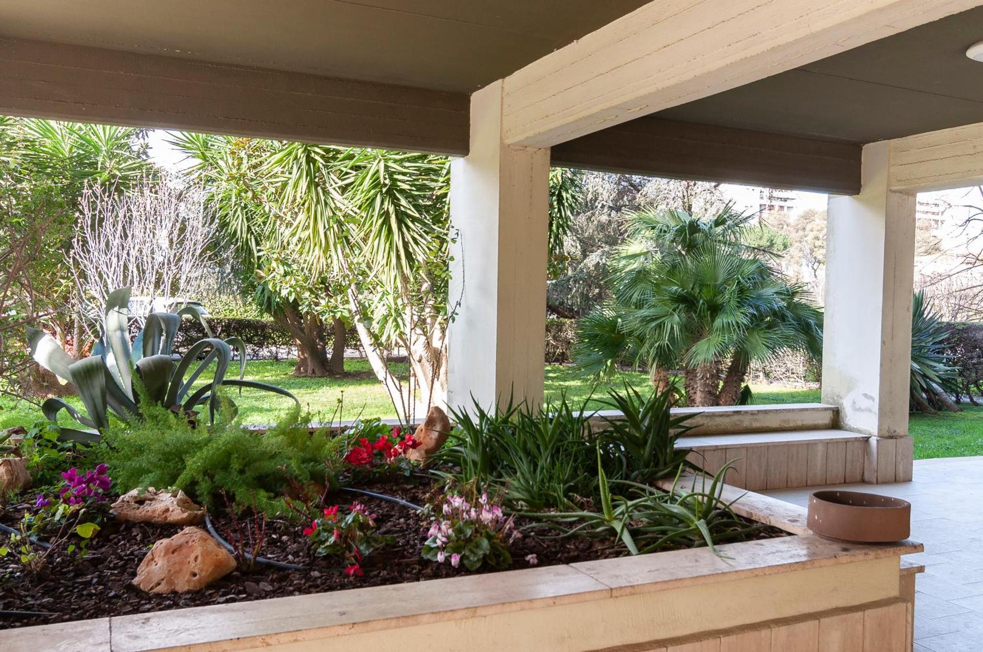 Elegant Comfy Three-rooms In Eur With Parking Roma