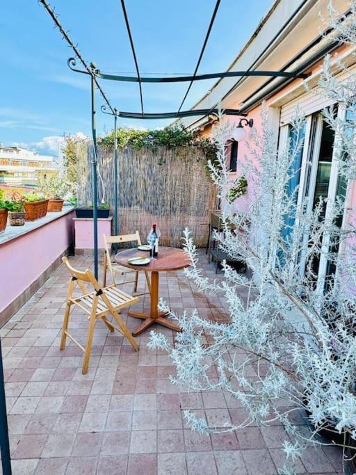 Penthouse Con Terrazzo Vista A Monteverde Appartamento