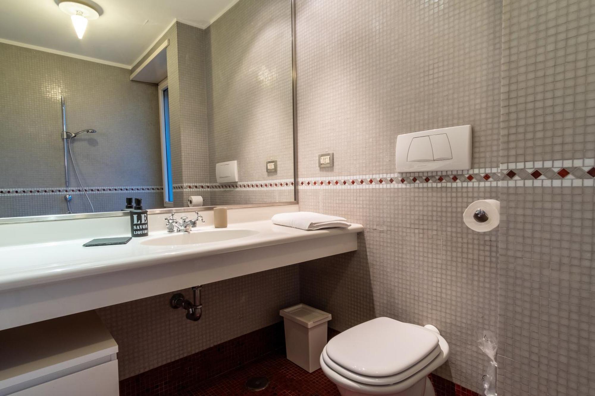 Attic With Terrace And Jacuzzi - Luxury Appartamento Roma