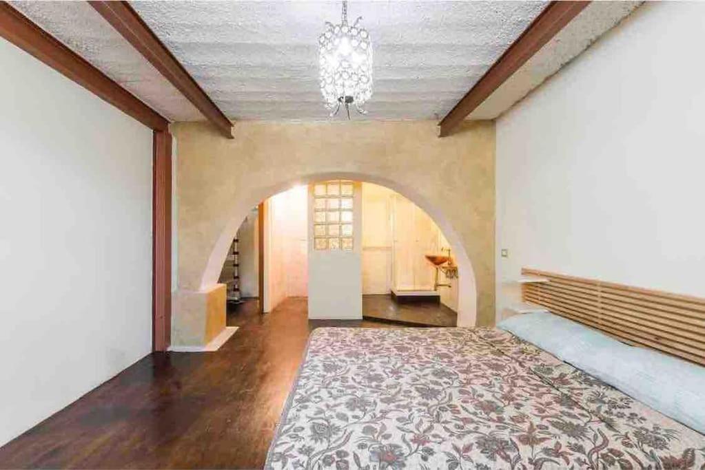 Magic Loft Underground Apartment Rom