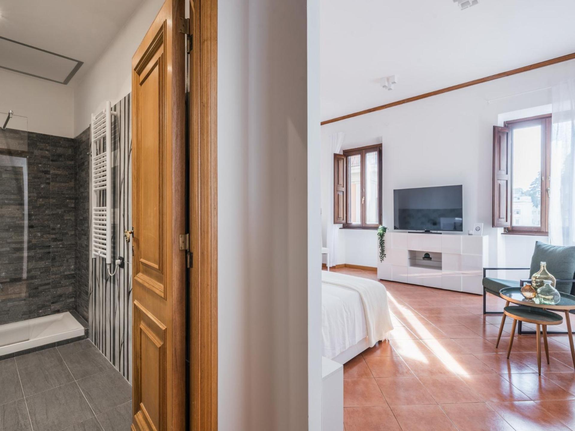 The Rent - Four-room A Few Steps From The Trevi Fountain