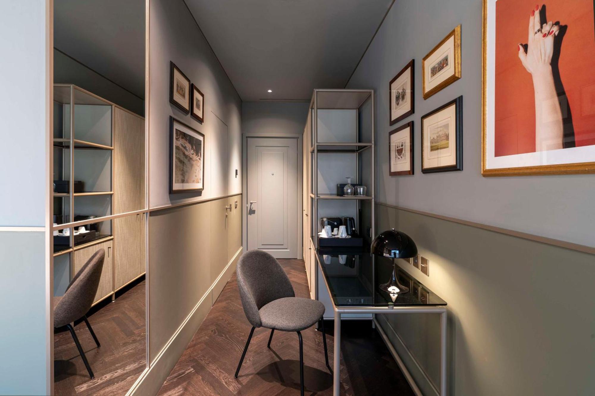 Radisson Collection Hotel, Antica