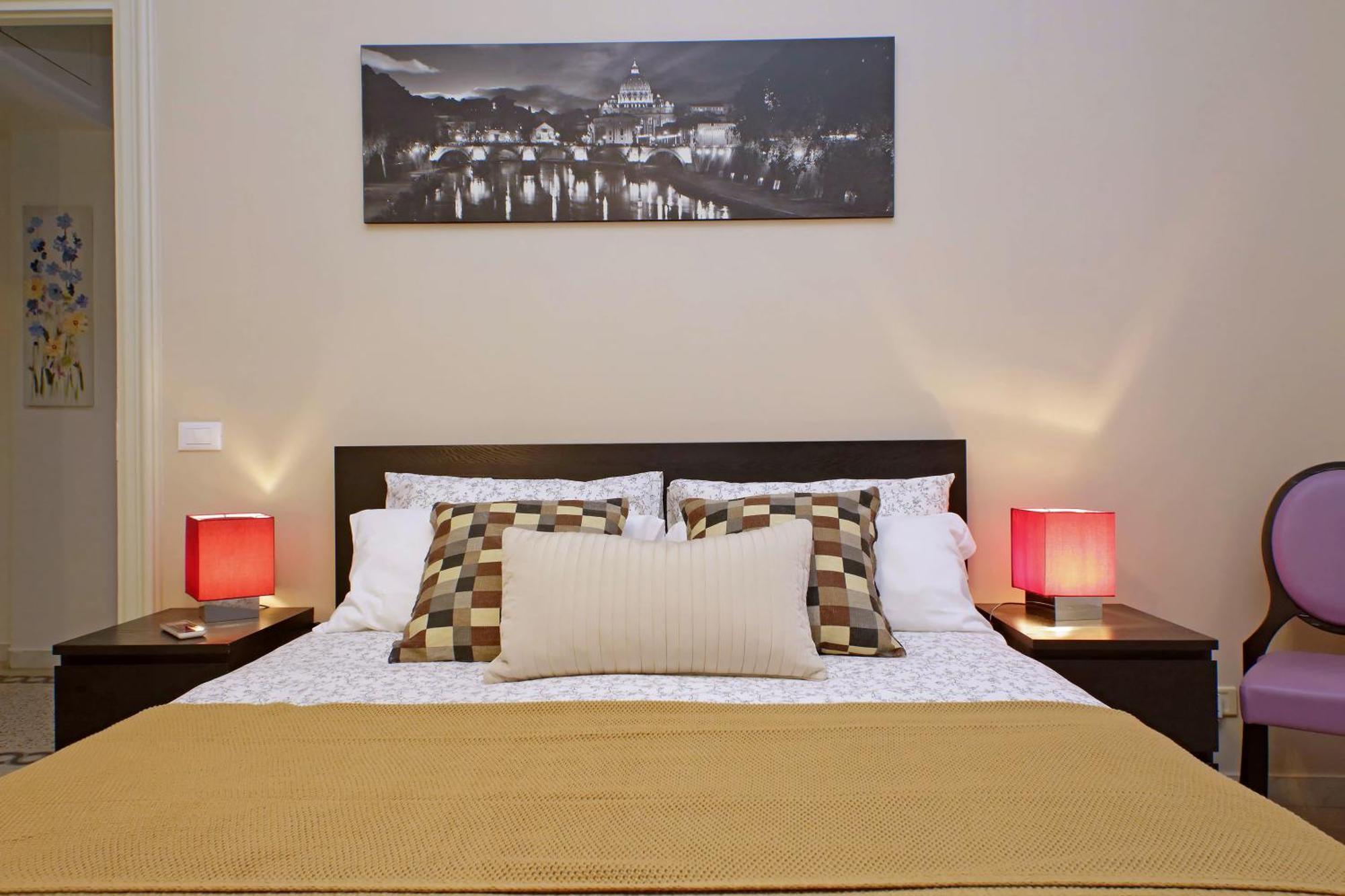 Appartamento Casa Giuliana -3br 2bath Flat, 116 M2 On One Level, 2nd Floor With Lift, High Comfort, Quite, Chic, Doorman, 600 Meters From Vatican Museums And Ottaviano Metro, Plenty Of District Facilities, Welcome Drinks & Local Guide, 24 Hour 4 Language Su