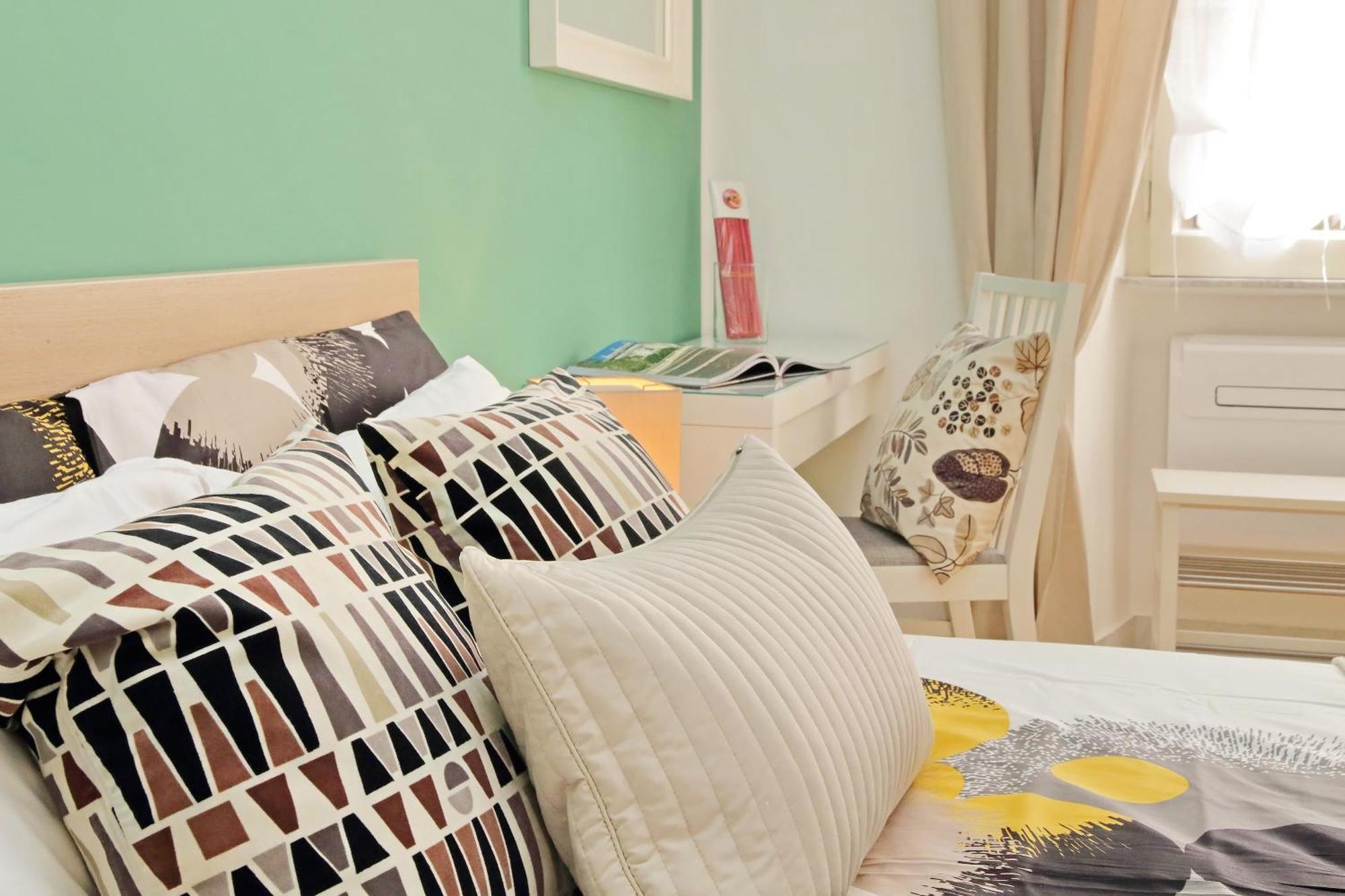 Casa Giuliana -3br 2bath Flat, 116 M2 On One Level, 2nd Floor With Lift, High Comfort, Quite, Chic, Doorman, 600 Meters From Vatican Museums And Ottaviano Metro, Plenty Of District Facilities, Welcome Drinks & Local Guide, 24 Hour 4 Language Su Appartamento Roma
