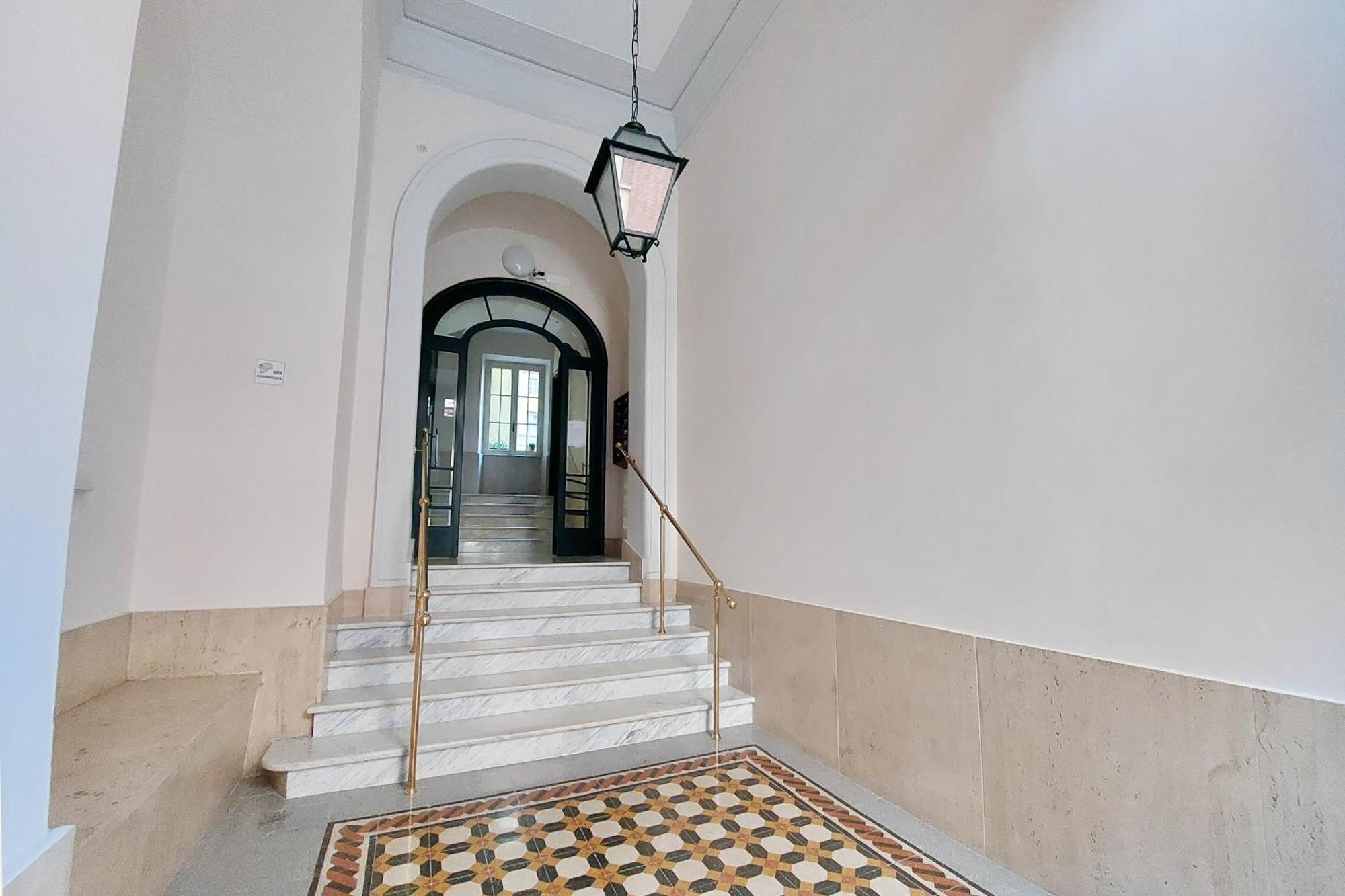 Appartamento Casa Giuliana -3br 2bath Flat, 116 M2 On One Level, 2nd Floor With Lift, High Comfort, Quite, Chic, Doorman, 600 Meters From Vatican Museums And Ottaviano Metro, Plenty Of District Facilities, Welcome Drinks & Local Guide, 24 Hour 4 Language Su *