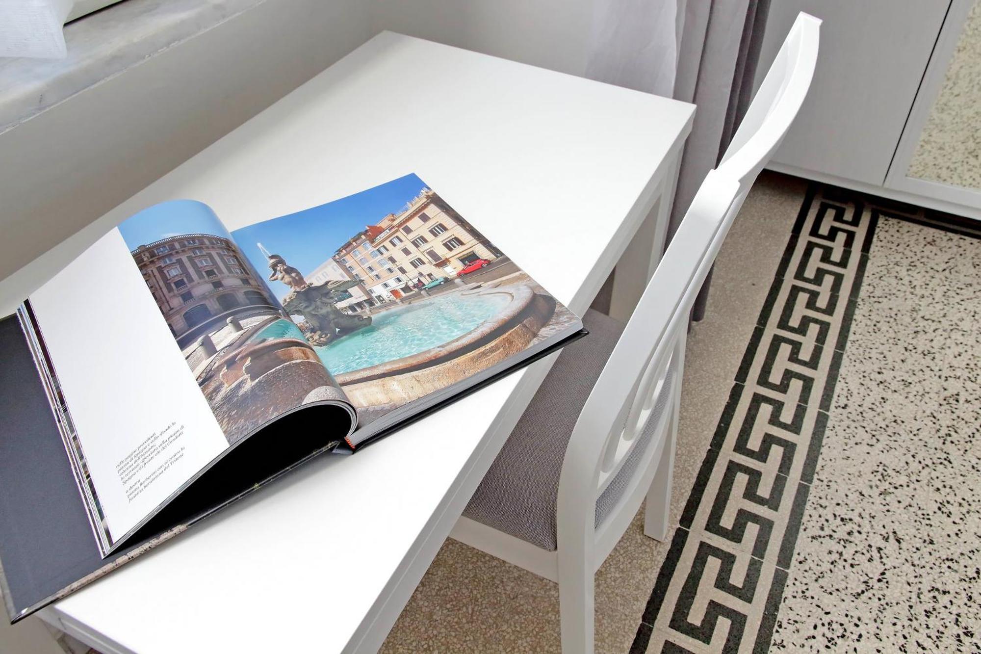 Casa Giuliana -3br 2bath Flat, 116 M2 On One Level, 2nd Floor With Lift, High Comfort, Quite, Chic, Doorman, 600 Meters From Vatican Museums And Ottaviano Metro, Plenty Of District Facilities, Welcome Drinks & Local Guide, 24 Hour 4 Language Su Appartamento