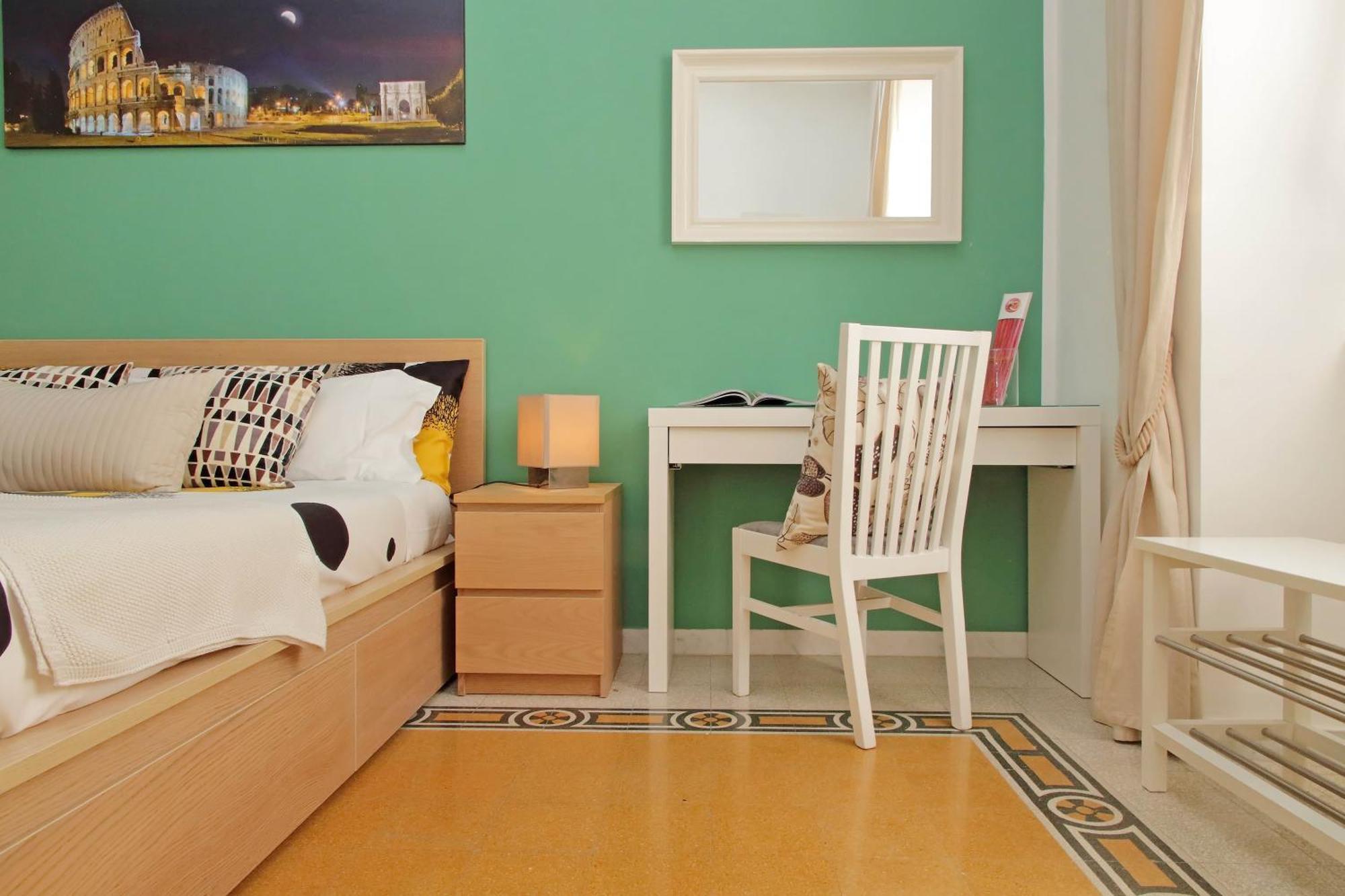 Appartamento Casa Giuliana -3br 2bath Flat, 116 M2 On One Level, 2nd Floor With Lift, High Comfort, Quite, Chic, Doorman, 600 Meters From Vatican Museums And Ottaviano Metro, Plenty Of District Facilities, Welcome Drinks & Local Guide, 24 Hour 4 Language Su