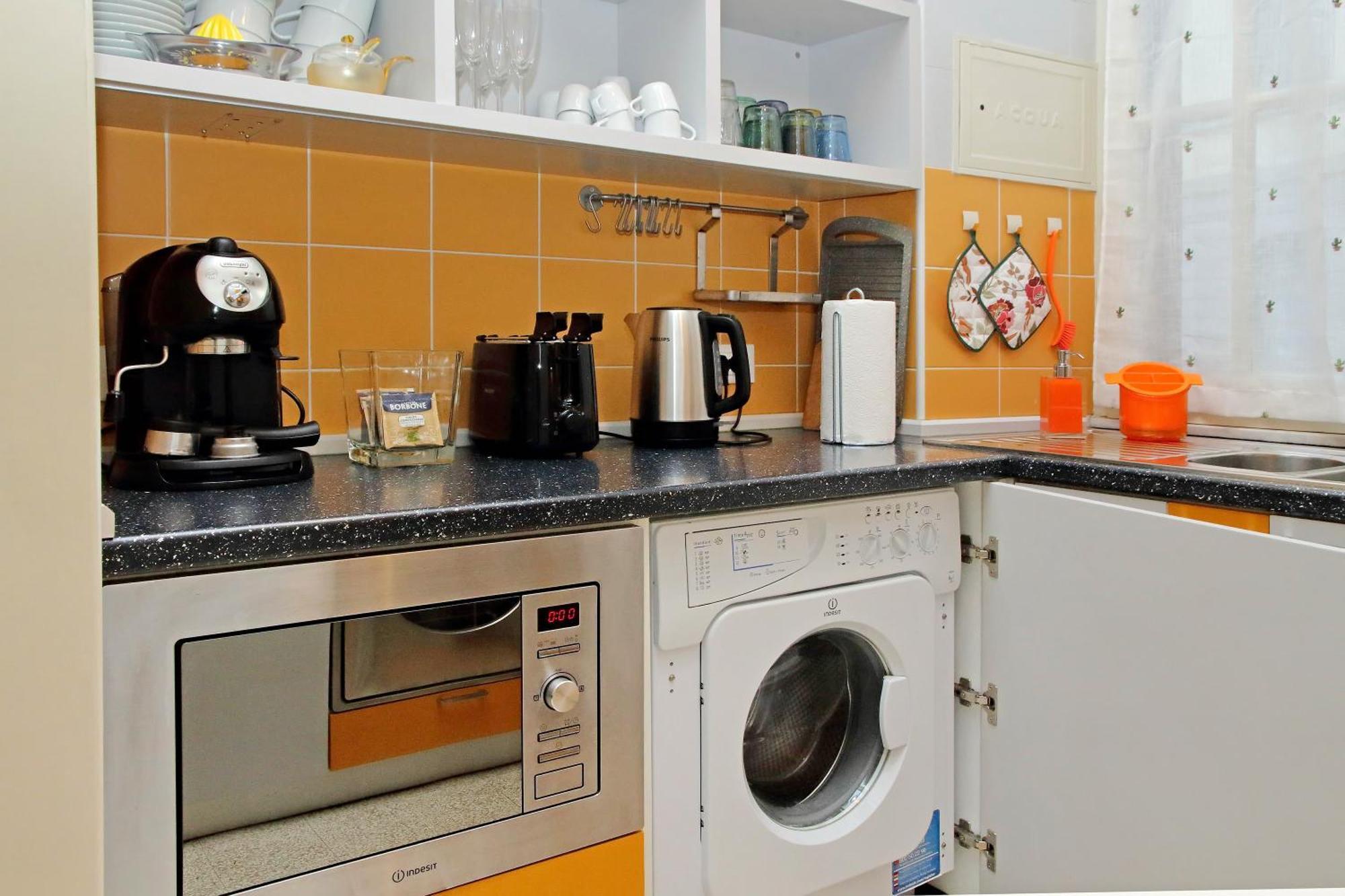 Casa Giuliana -3br 2bath Flat, 116 M2 On One Level, 2nd Floor With Lift, High Comfort, Quite, Chic, Doorman, 600 Meters From Vatican Museums And Ottaviano Metro, Plenty Of District Facilities, Welcome Drinks & Local Guide, 24 Hour 4 Language Su * Roma