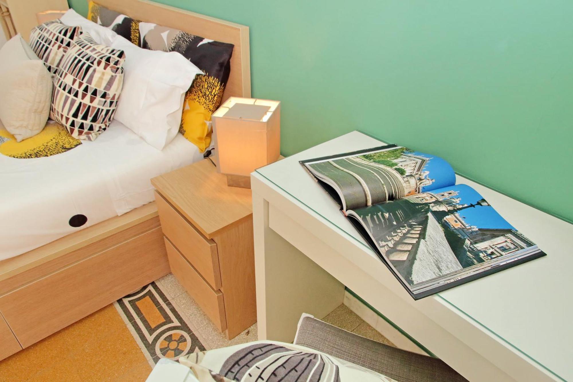 Casa Giuliana -3br 2bath Flat, 116 M2 On One Level, 2nd Floor With Lift, High Comfort, Quite, Chic, Doorman, 600 Meters From Vatican Museums And Ottaviano Metro, Plenty Of District Facilities, Welcome Drinks & Local Guide, 24 Hour 4 Language Su Roma