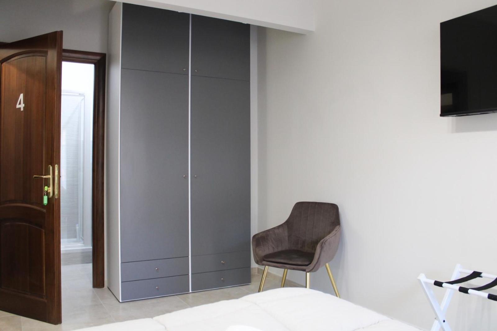 Bonelli Dreams In Gasthof *