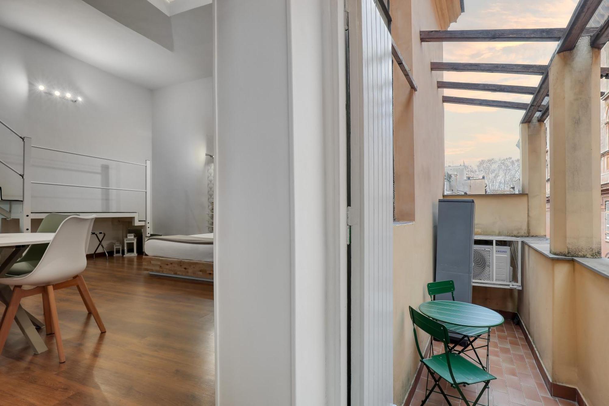 Atrhome Essential Loft Canova * Roma
