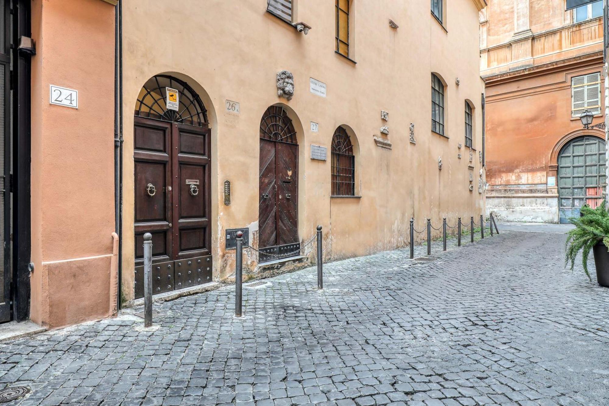 Apartment Atrhome Essential Loft Canova Rome