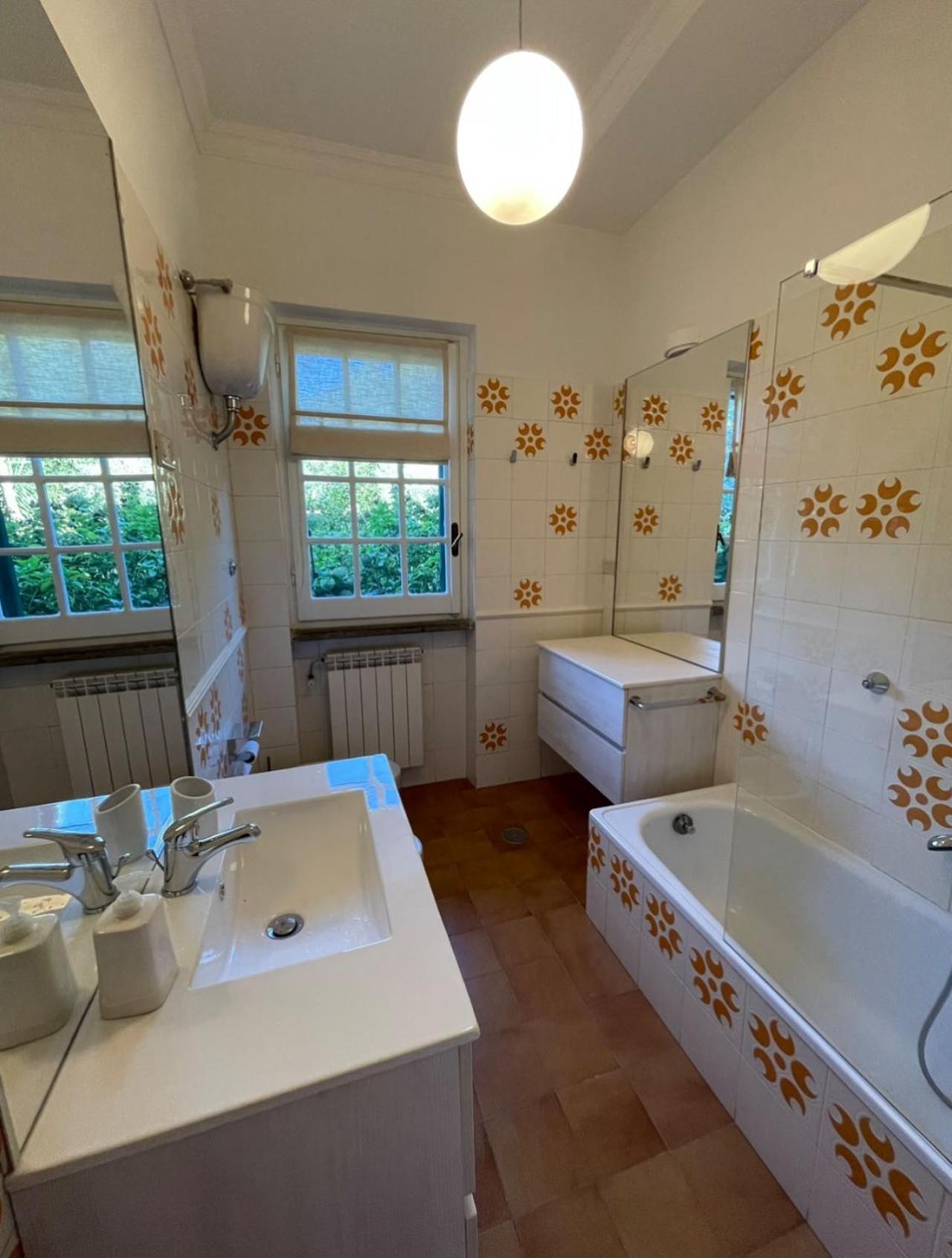 Delightful Stylish House With Private Garden Close To Downtown Ferienhaus
